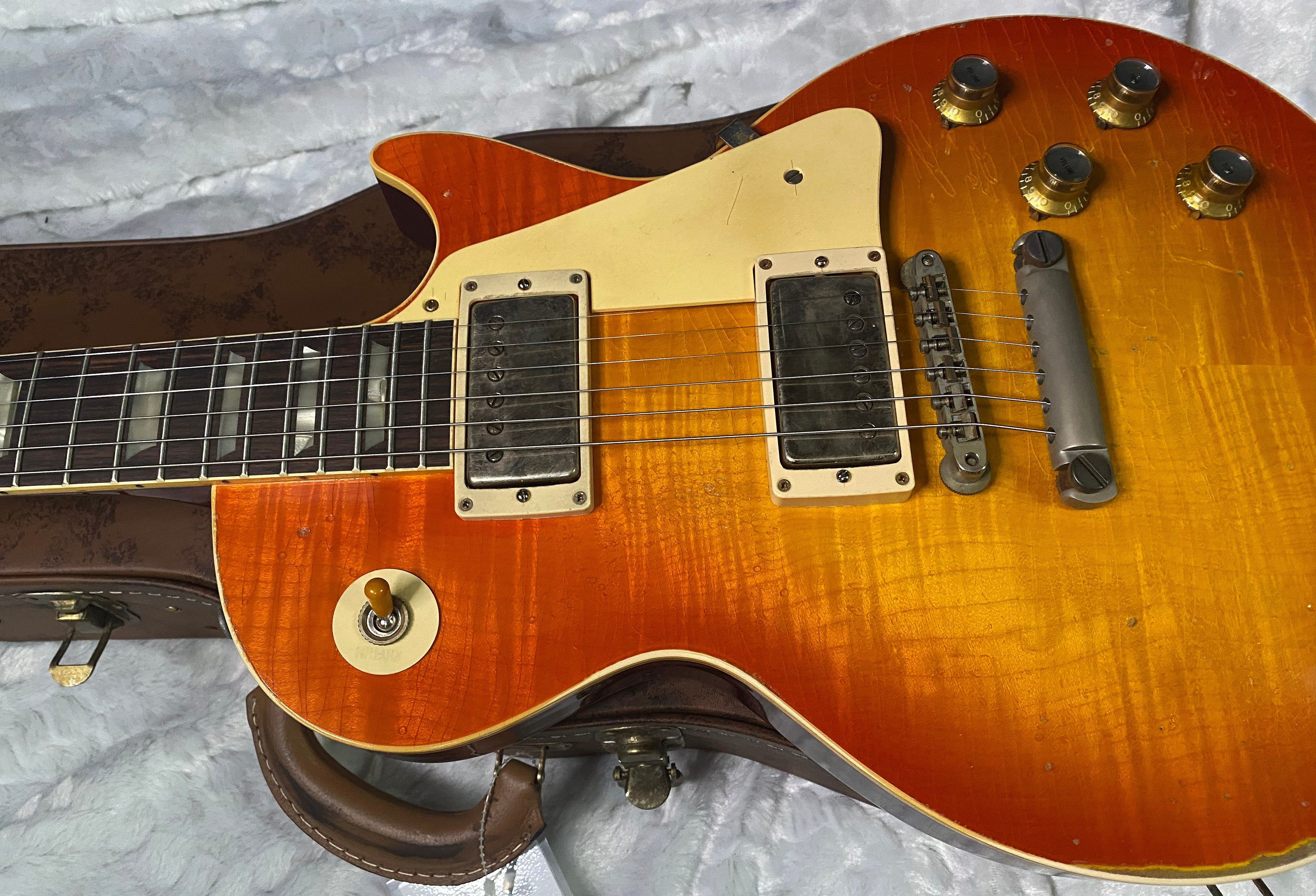 NEW! Gibson Custom 1960 Les Paul Standard Reissue - Tangerine Burst, Murphy Lab Heavy Aged - Only 8.1 lbs - Beautiful Curly Wild Flame Top - Authorized Dealer - G07434