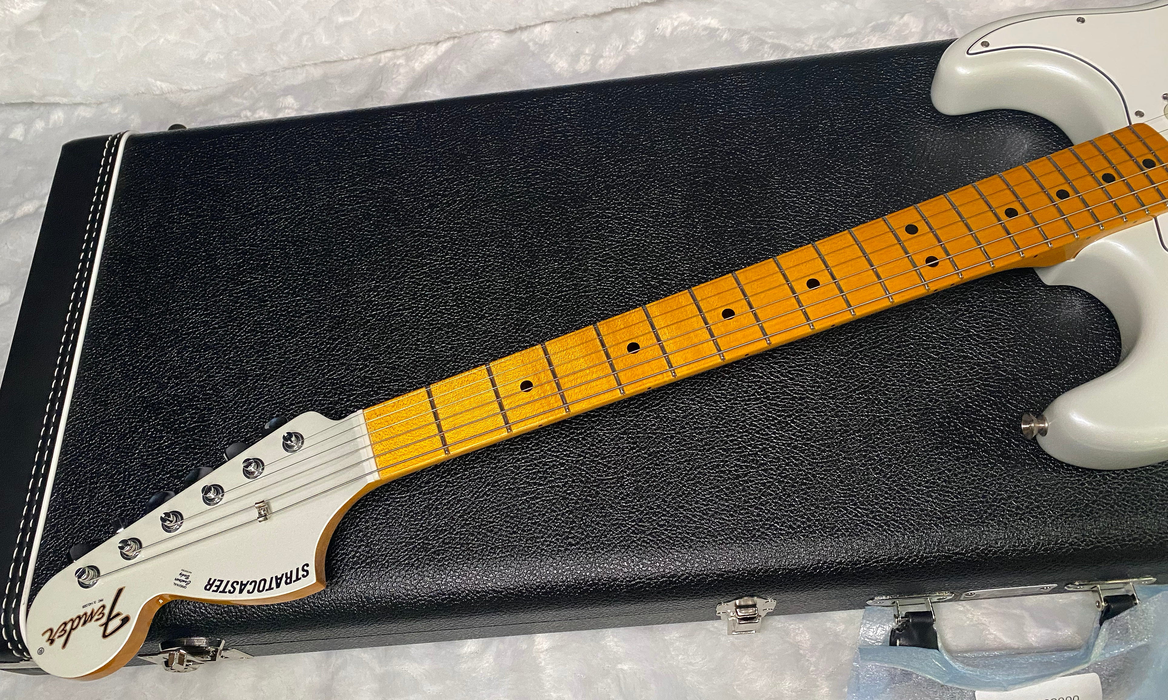 NEW! Fender Custom Shop Special Run '69 Stratocaster NOS Gloss Finish - Handwound P/U's - Frost White - Reverse Matching Headstock - 8.1 lbs - Authorized Dealer - RARE! G07463