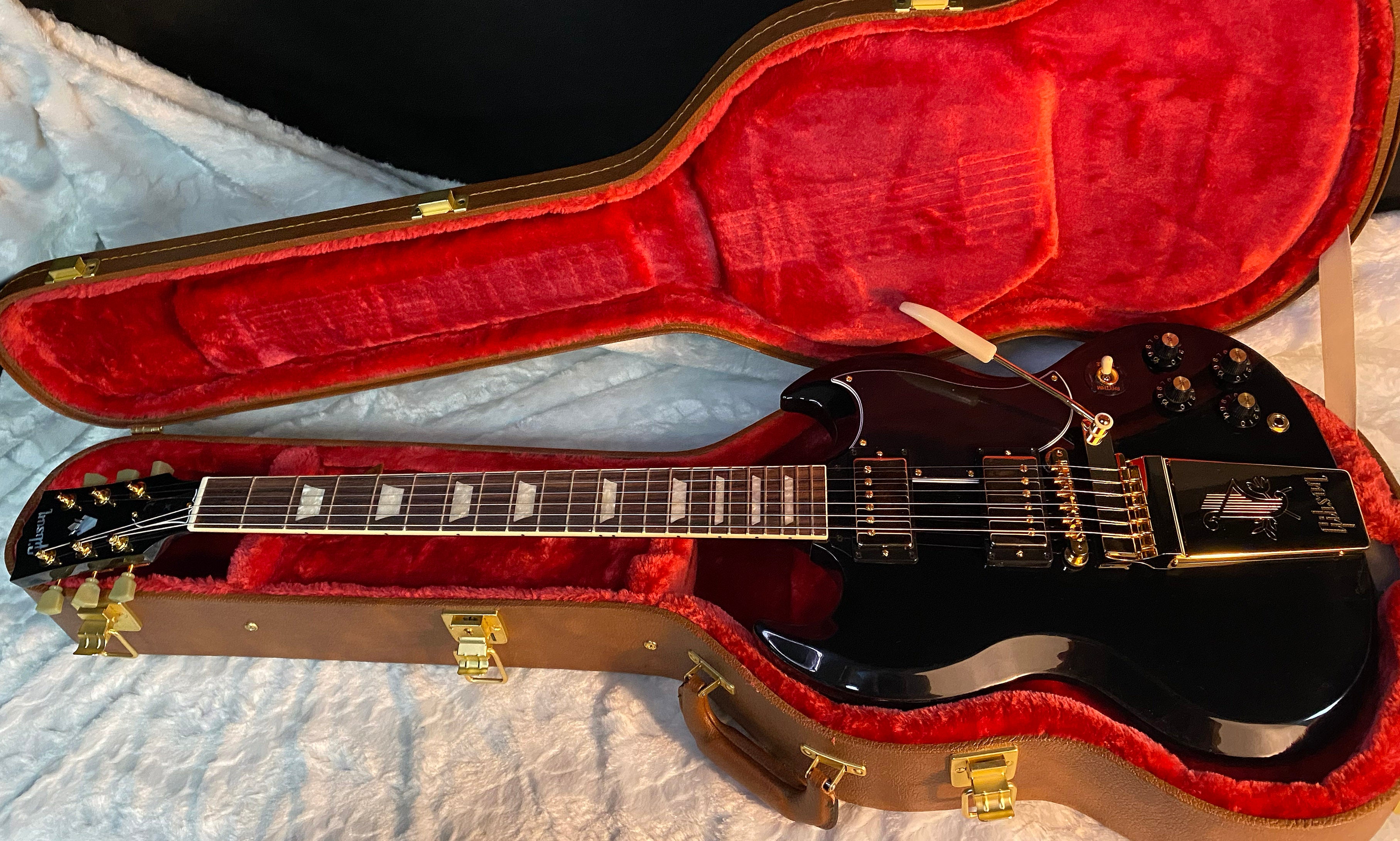 NEW ! Gibson LIMITED EDITION SG Standard '61 Maestro Vibrola - T-Type Pick-Ups - Gold Hardware - - Authorized Dealer - 7.4 lbs - G06033