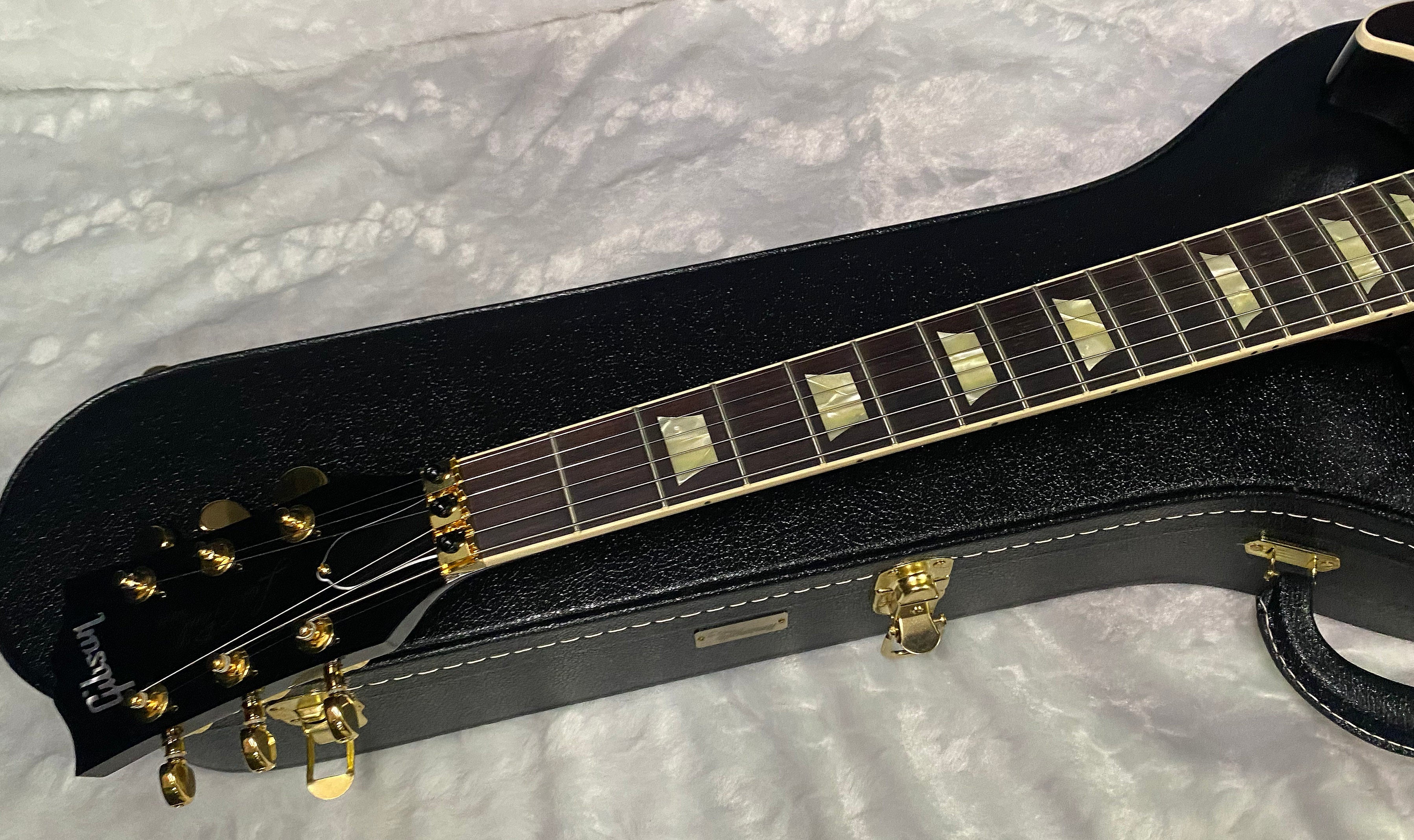 NEW! Gibson Custom Les Paul Axcess Standard Figured Top Floyd Rose Electric Guitar - Greatest Hits II - Authorized Dealer - Tri-Berry Burst - WOW! 8.5lbs - G07453