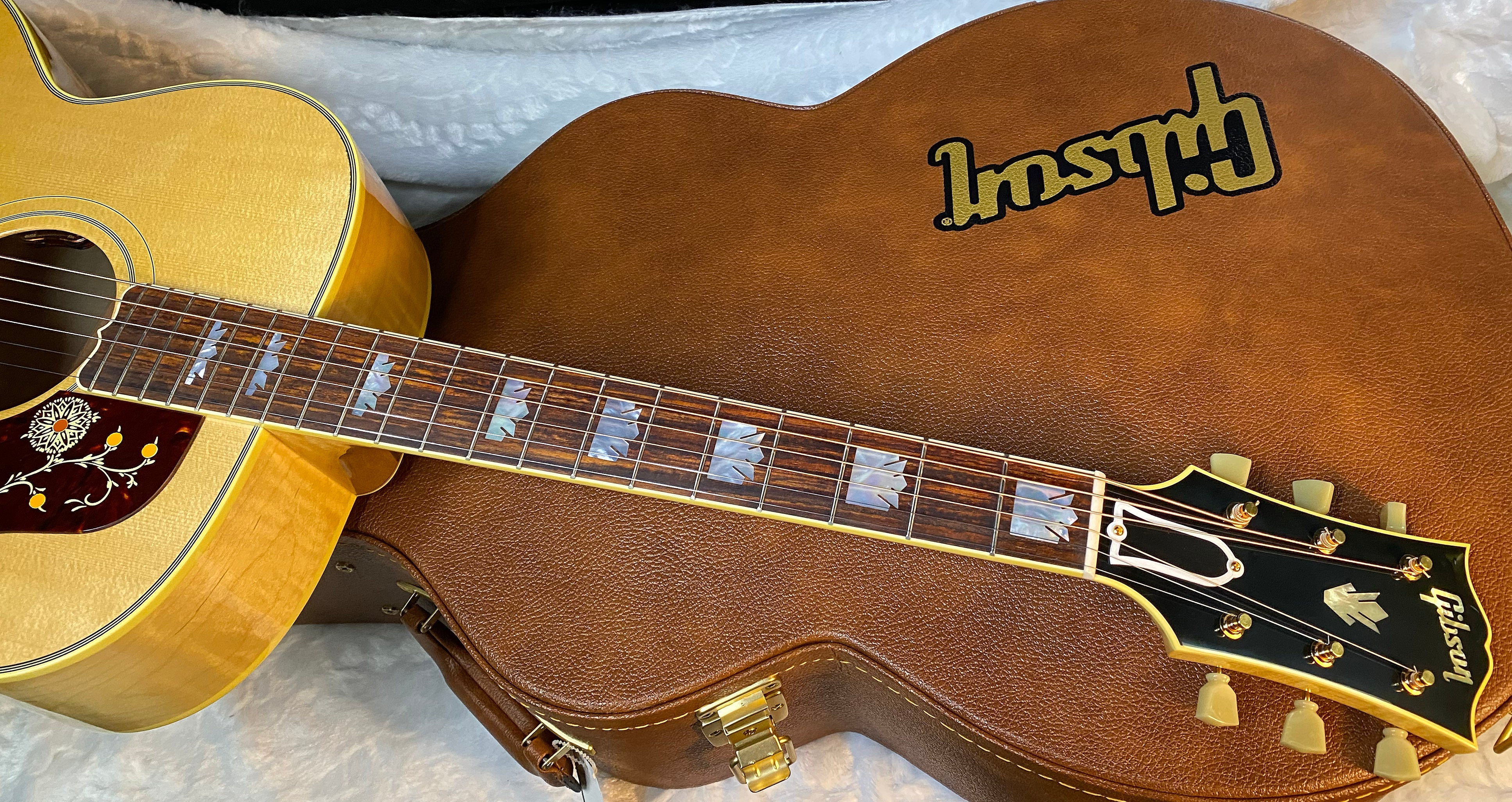 NEW ! Gibson SJ-200 J-200 Original Antique Natural - 4.9 lbs - Authorized Dealer - Incredible Flamed Neck! G06039