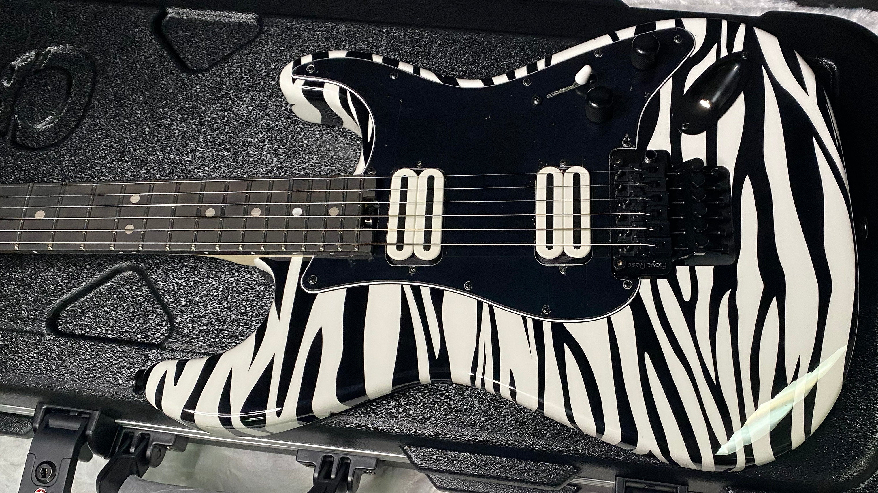 NEW ! Charvel USA Custom Shop Special Edition SO Ca - Hand Painted Zebra Graphic Finish by Dan Lawrence - 8.8lbs - Authorized Dealer - G07459