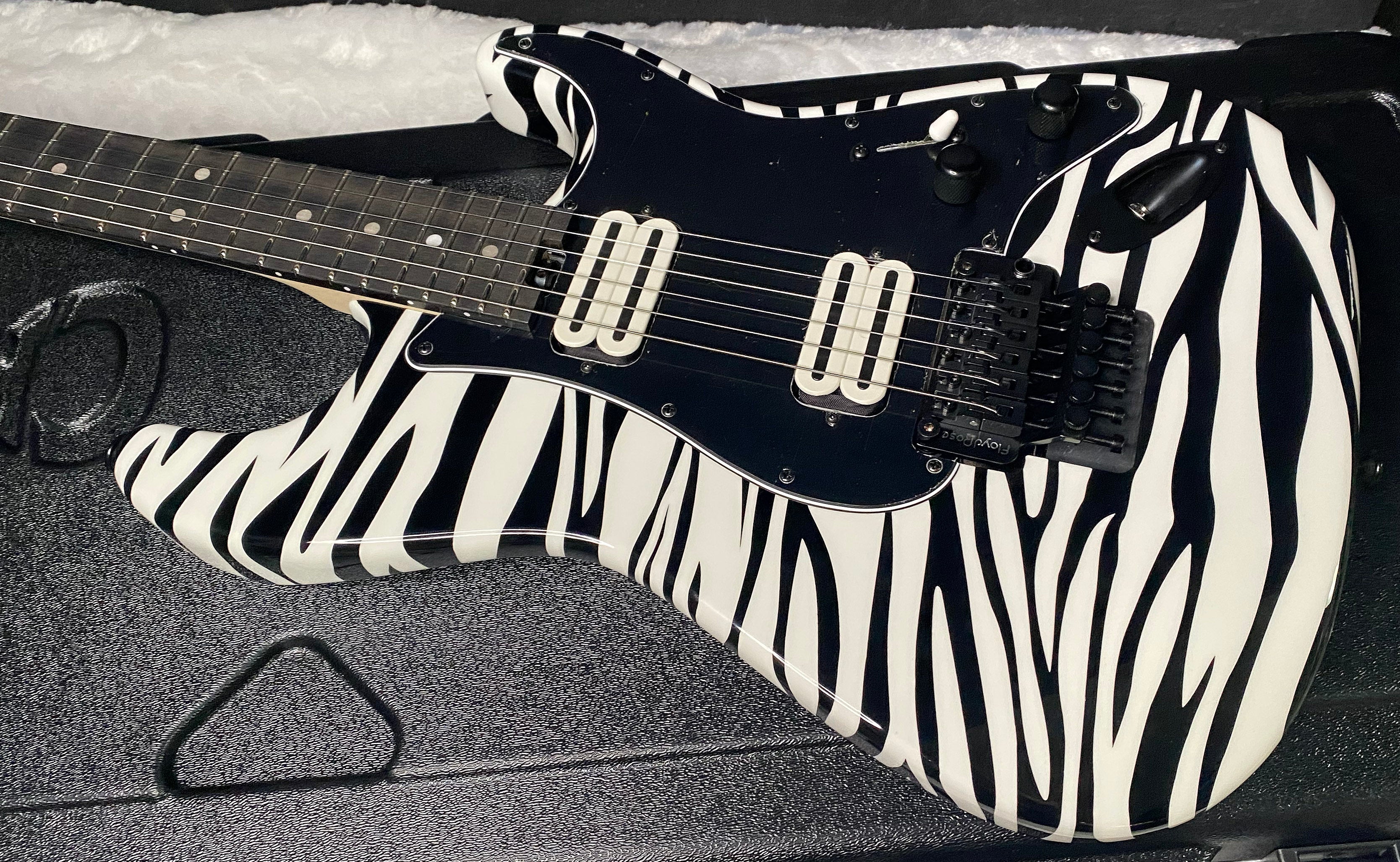 NEW ! Charvel USA Custom Shop Special Edition SO Ca - Hand Painted Zebra Graphic Finish by Dan Lawrence - 8.8lbs - Authorized Dealer - G07459