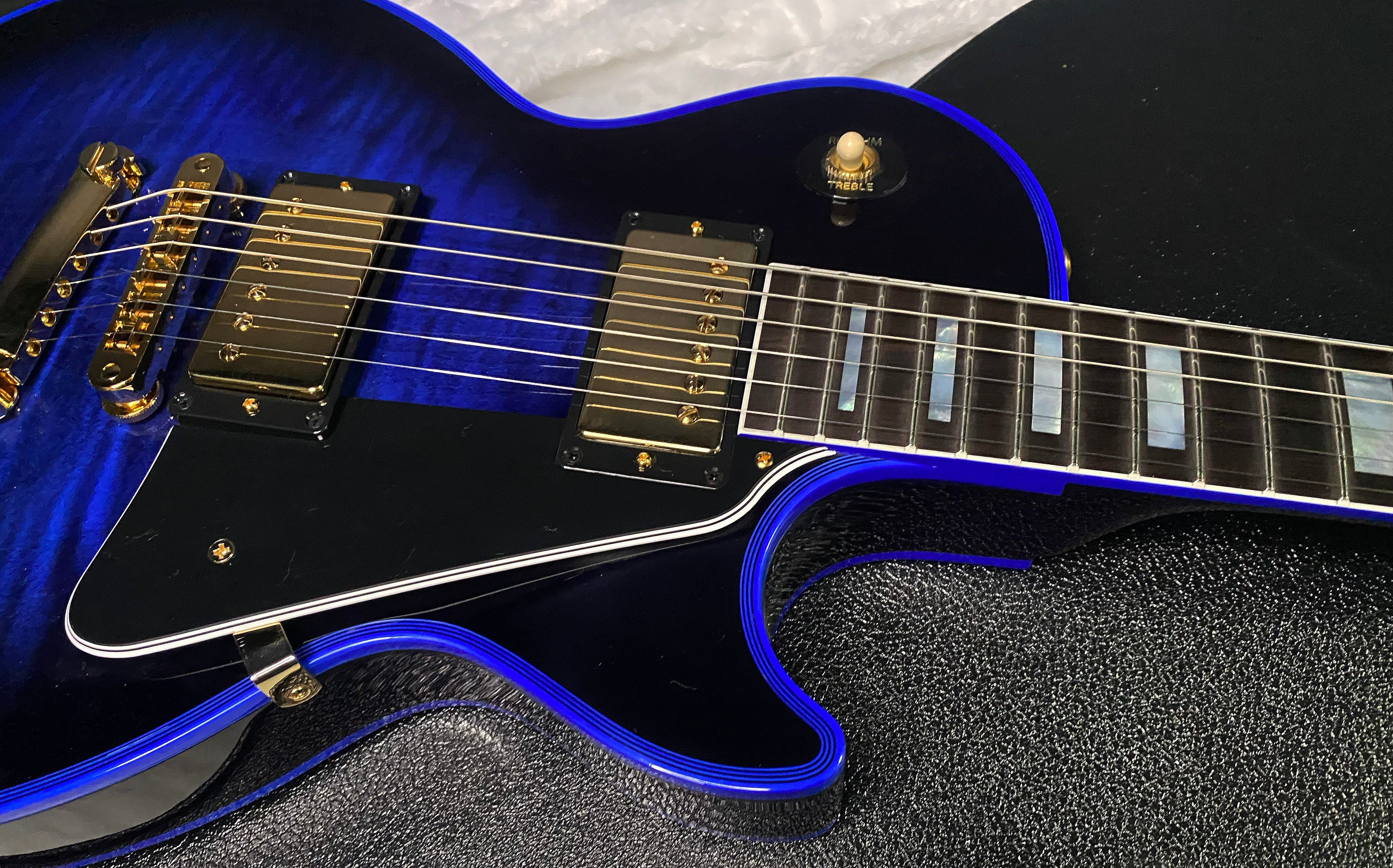 NEW! Gibson Dealer Select Custom Shop Les Paul Custom Blue Widow AAA Figured Flame Top - Authorized Dealer - 10.2lbs - G07460