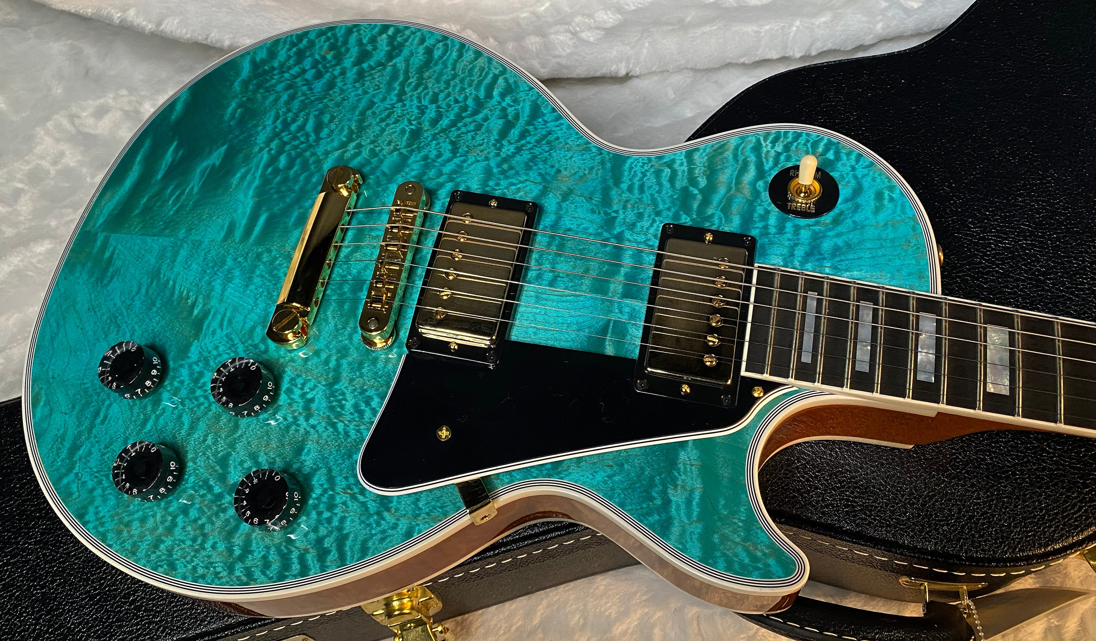 NEW! Gibson Dealer Select Custom Shop Les Paul Custom AAA Quilt Top - Aqua Blue - Authorized Dealer - WOW! 8.9 lbs - G06011