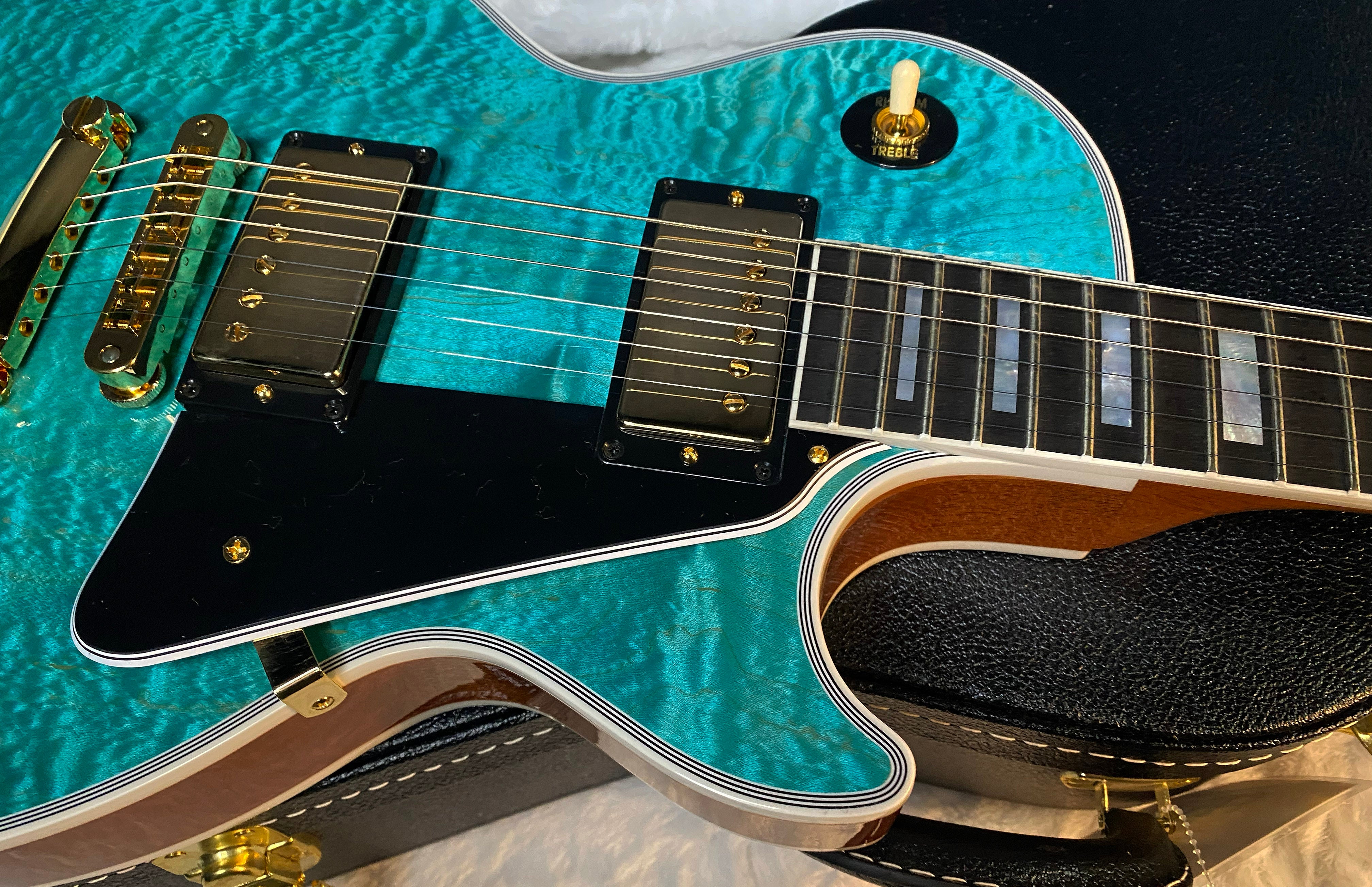 NEW! Gibson Dealer Select Custom Shop Les Paul Custom AAA Quilt Top - Aqua Blue - Authorized Dealer - WOW! 8.9 lbs - G06011