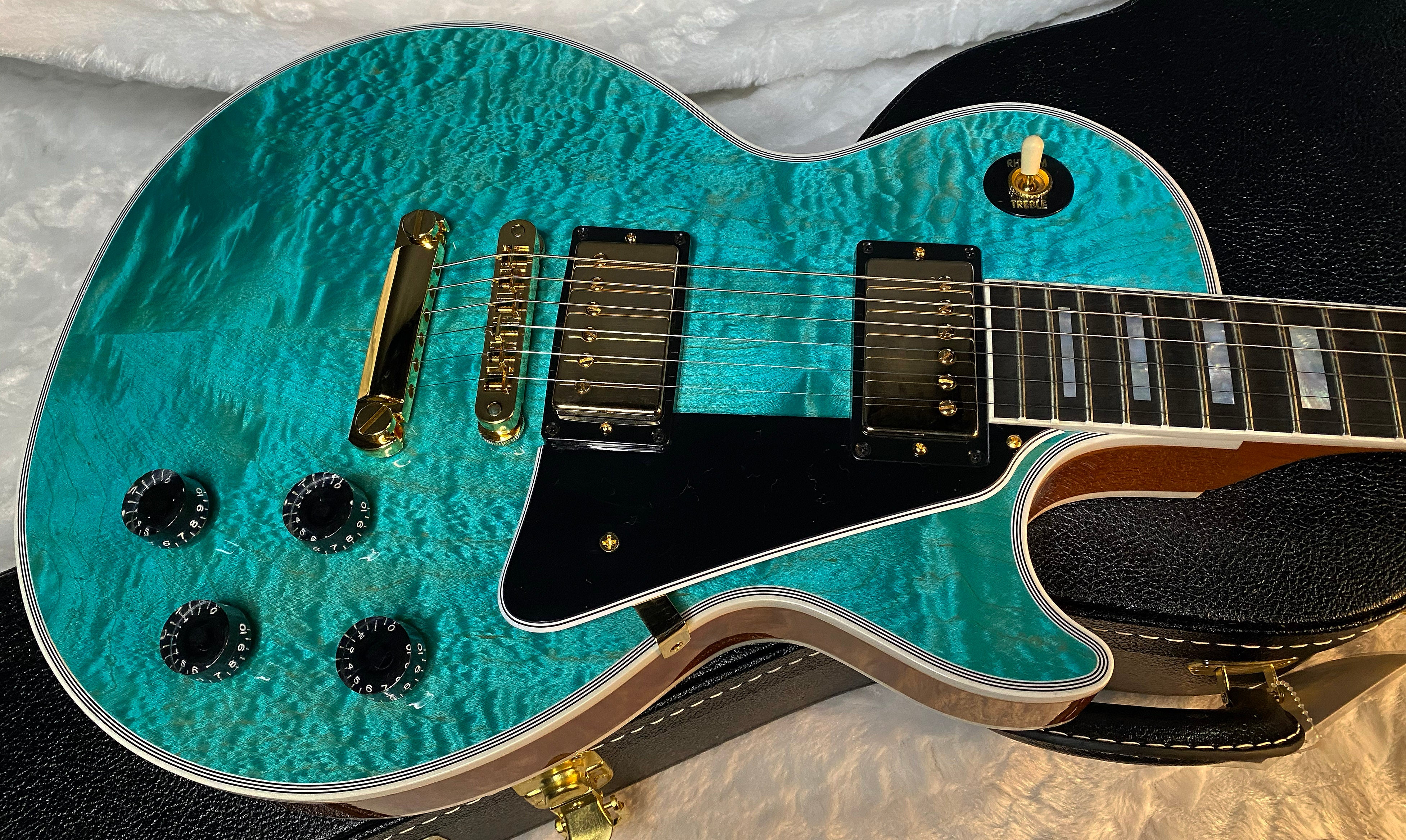 NEW! Gibson Dealer Select Custom Shop Les Paul Custom AAA Quilt Top - Aqua Blue - Authorized Dealer - WOW! 8.9 lbs - G06011