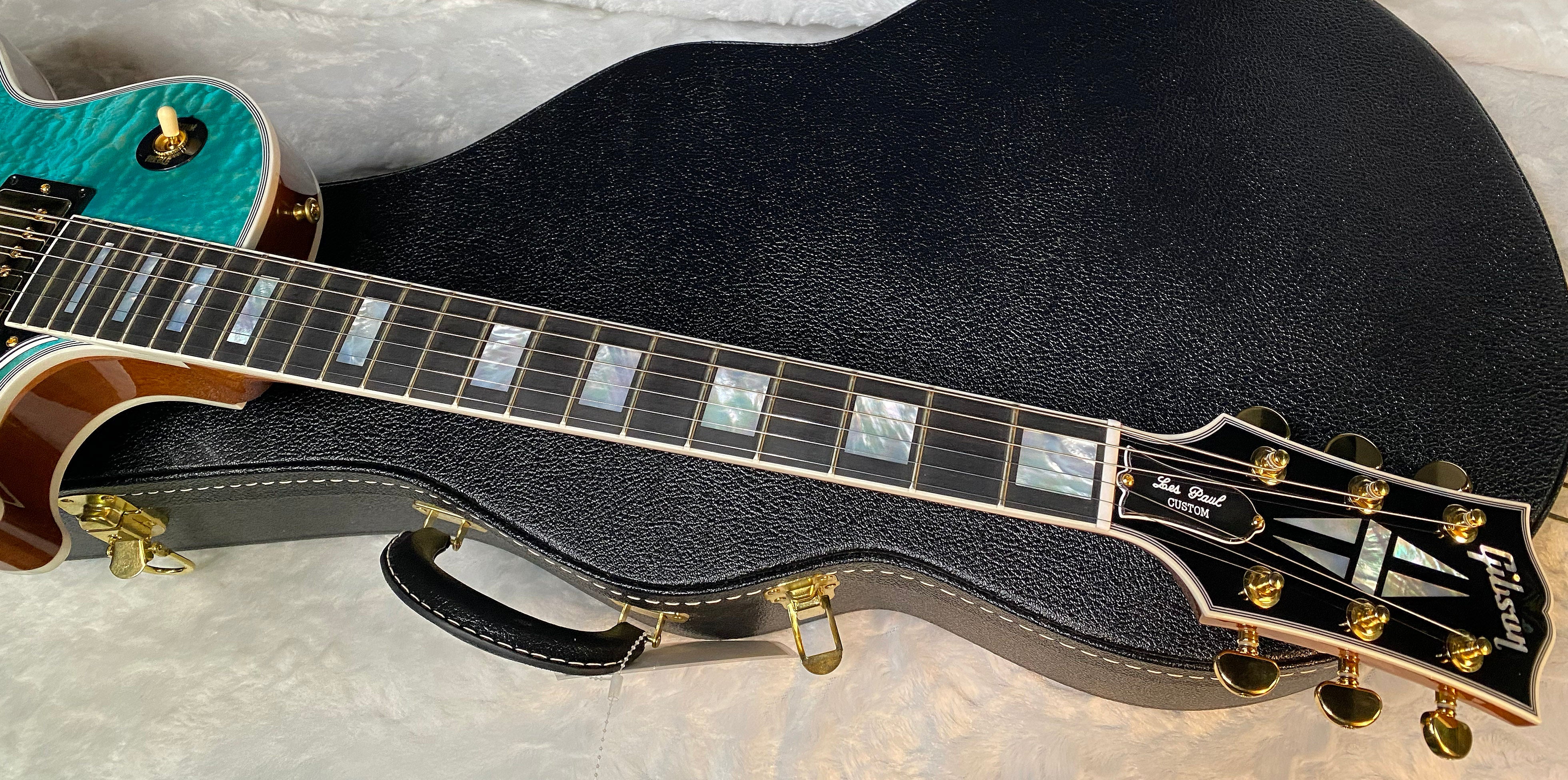 NEW! Gibson Dealer Select Custom Shop Les Paul Custom AAA Quilt Top - Aqua Blue - Authorized Dealer - WOW! 8.9 lbs - G06011