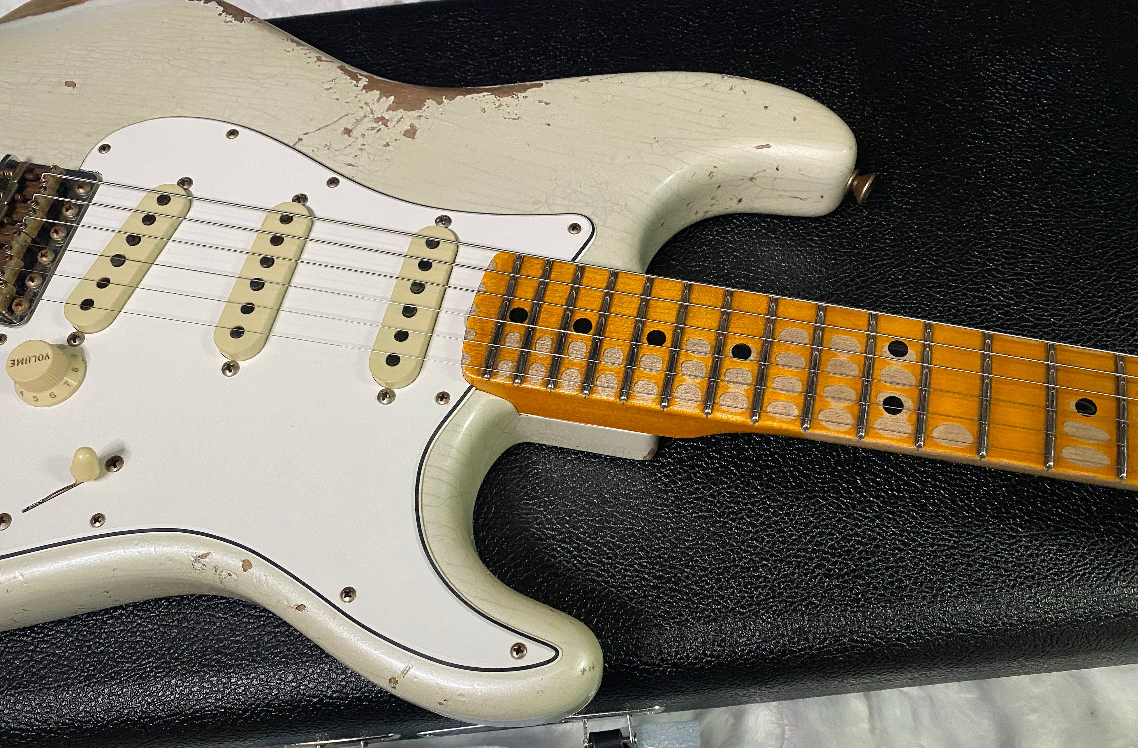 NEW! Fender Custom Shop Special Run '69 Stratocaster Heavy Relic - Handwound P/U's - Aged Frost White Pearl - Reverse Headstock - 8.2lbs - Authorized Dealer - SUPER RARE! G07468
