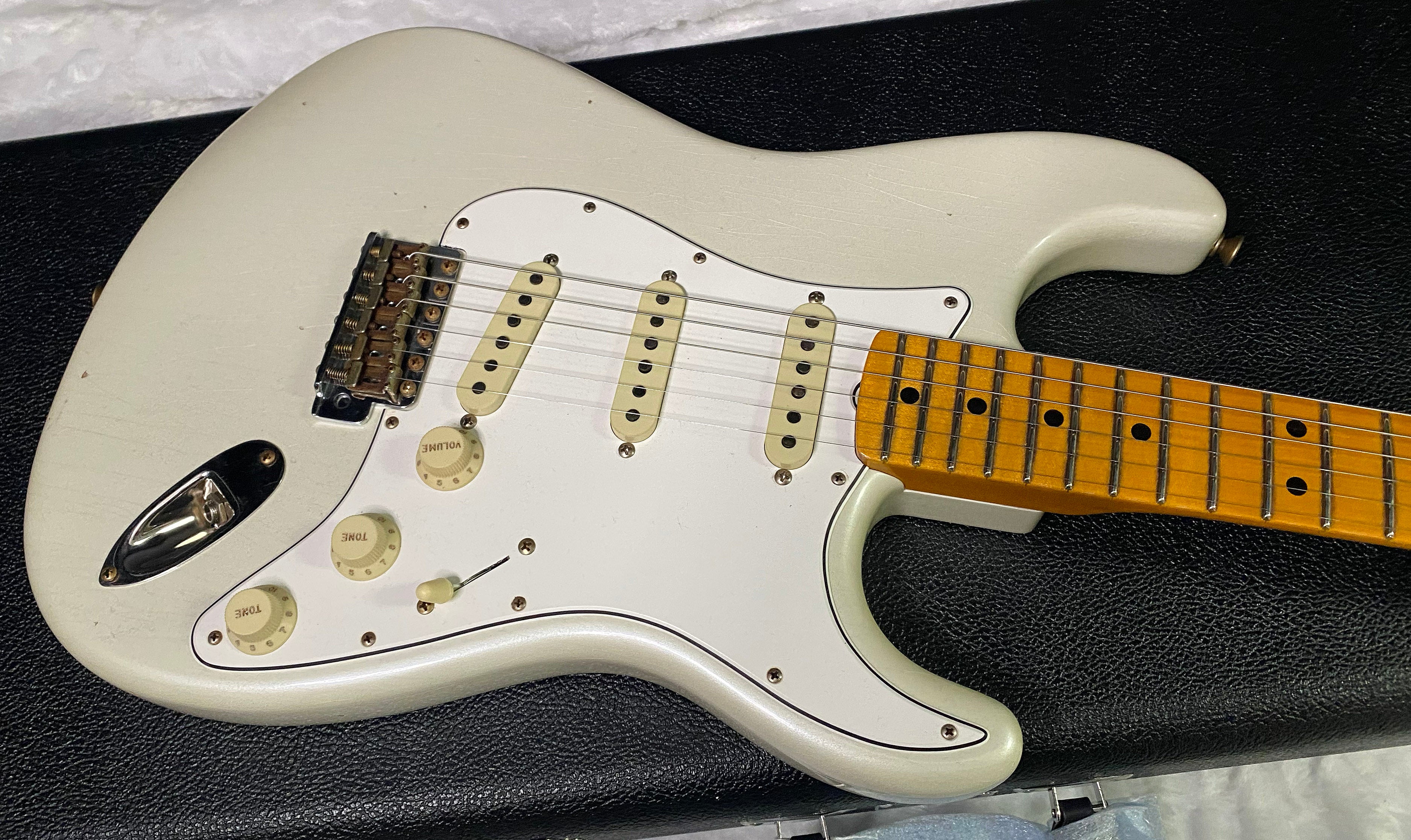 NEW! Fender Custom Shop Special Run '69 Stratocaster Journeyman Relic - Handwound P/U's - Aged Frost White Pearl - Reverse Headstock - 8lbs - Authorized Dealer - SUPER RARE! G07472