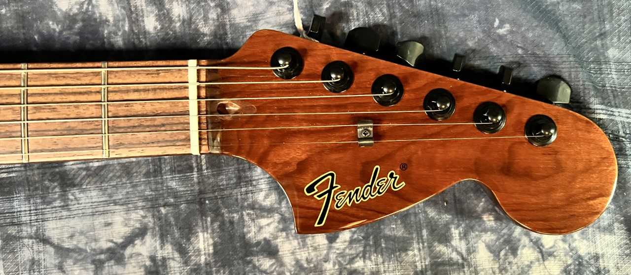 Fender Tom DeLonge Starcaster 2024 - Present - Olympic White - 6.5 Lbs. - G02897 - Authorized Dealer