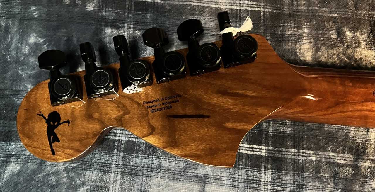 Fender Tom DeLonge Starcaster 2024 - Present - Olympic White - 6.5 Lbs. - G02897 - Authorized Dealer