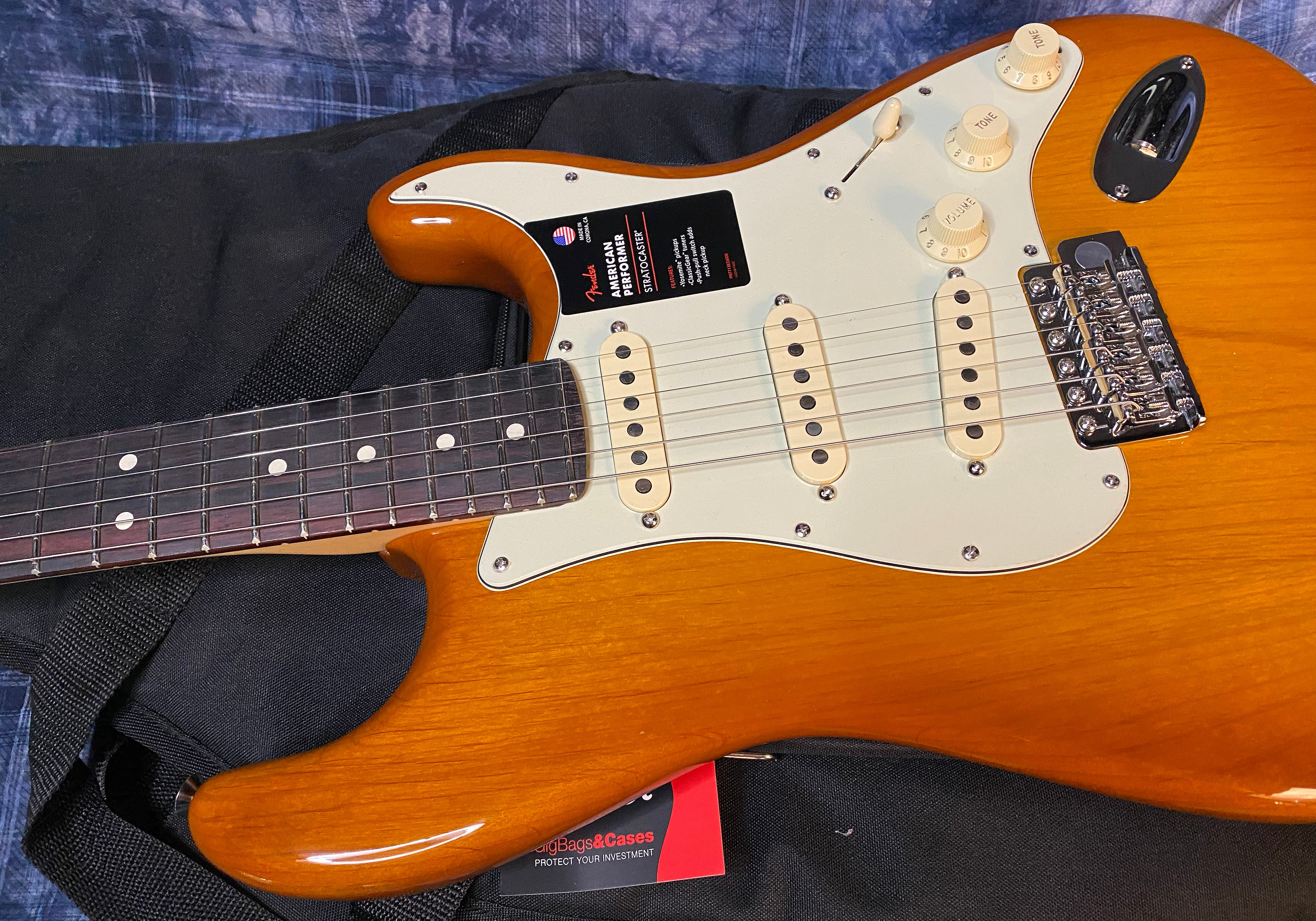 NEW ! 2024 Fender American Performer Stratocaster - Honey Burst - Authorized Dealer - Gig Bag - 7.6lbs - G04264