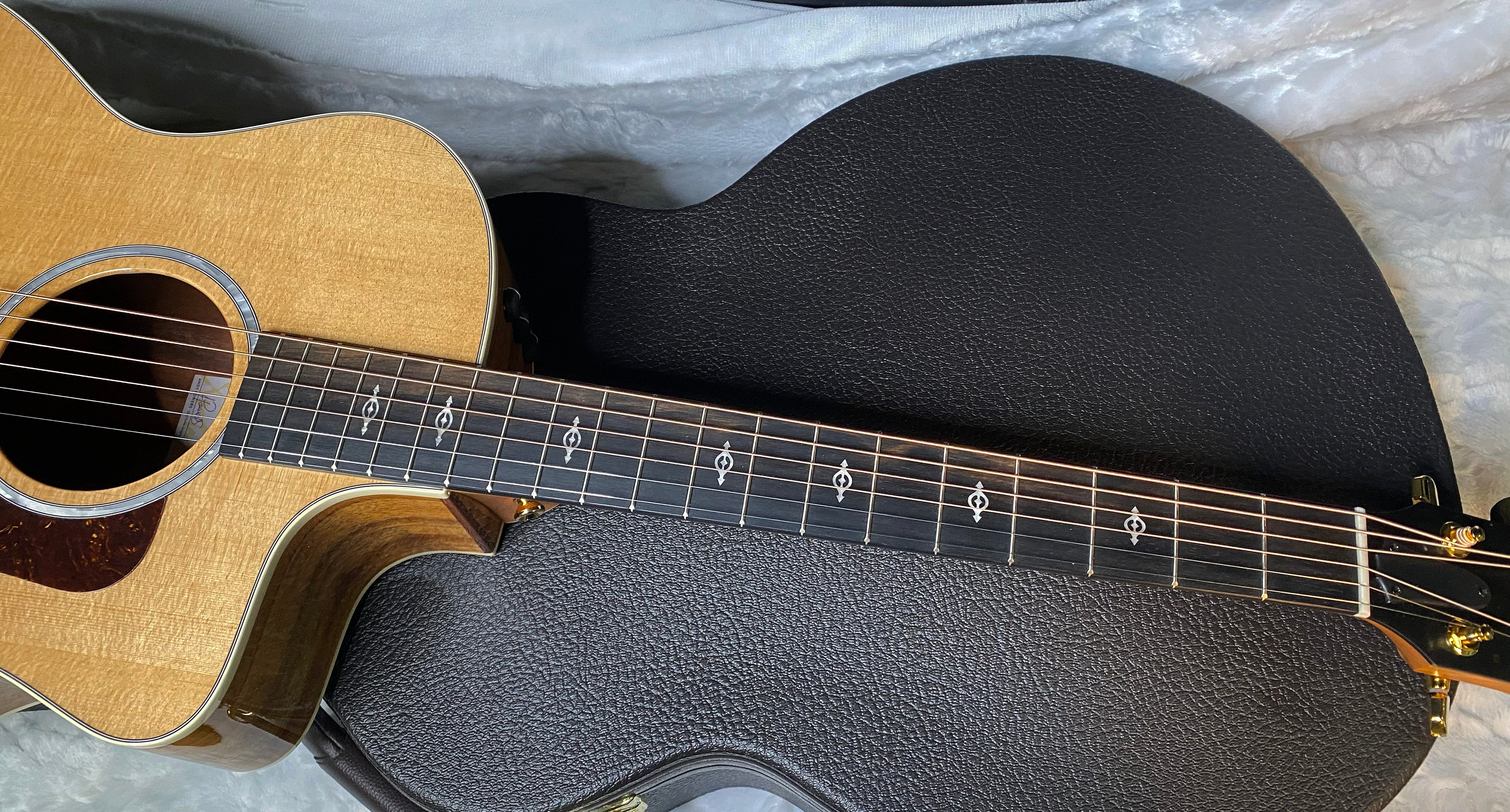 Taylor 214ce-K DLX Koa Grand Auditorium Acoustic-Electric Guitar Natural Finish - 4.8lbs - Authorized Dealer - G06047