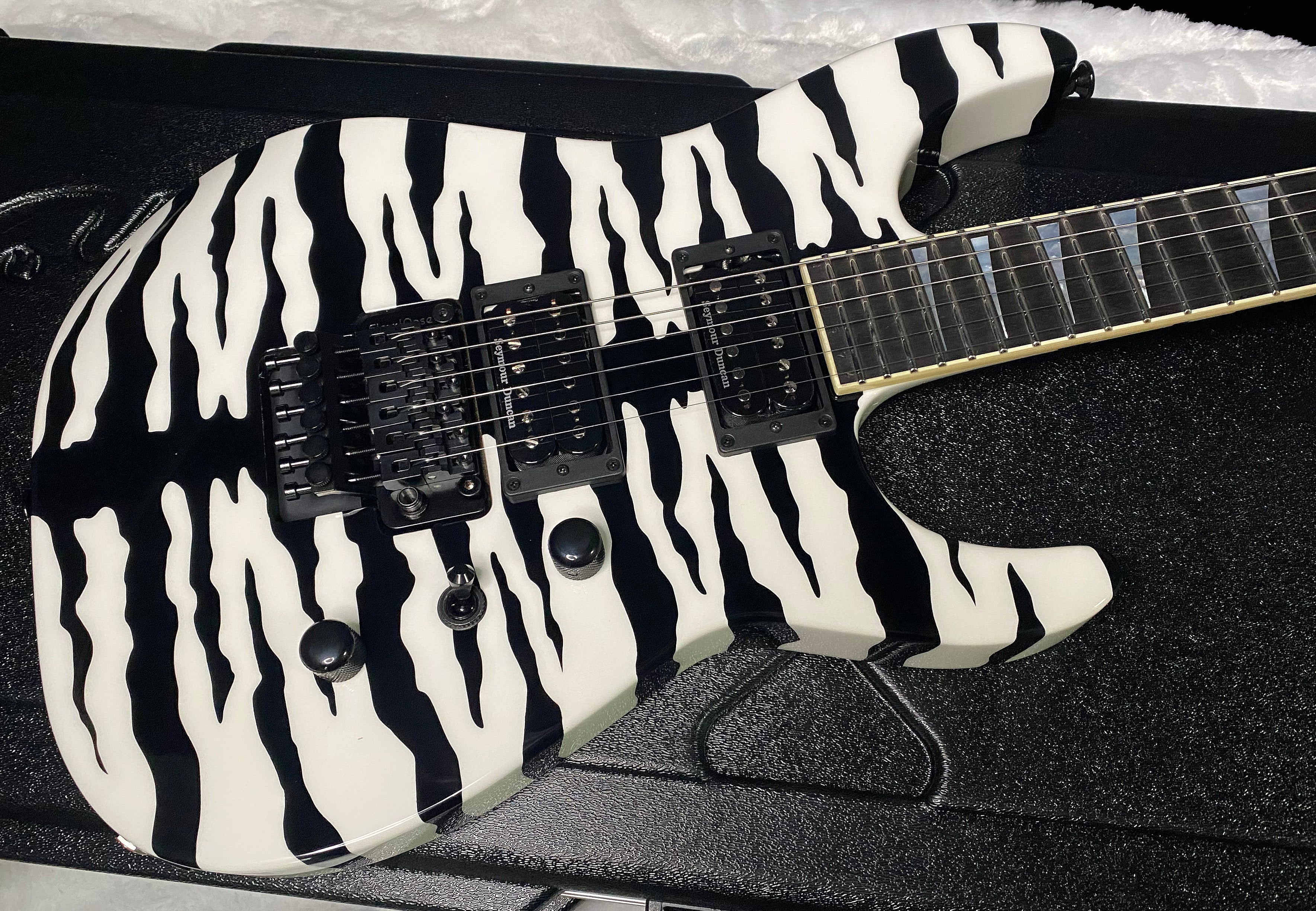 NEW ! Jackson Custom Shop SL2 Soloist Floyd Rose - Super RARE White Bengal Tiger Finish - Authorized Dealer - 7.9lbs - G07483