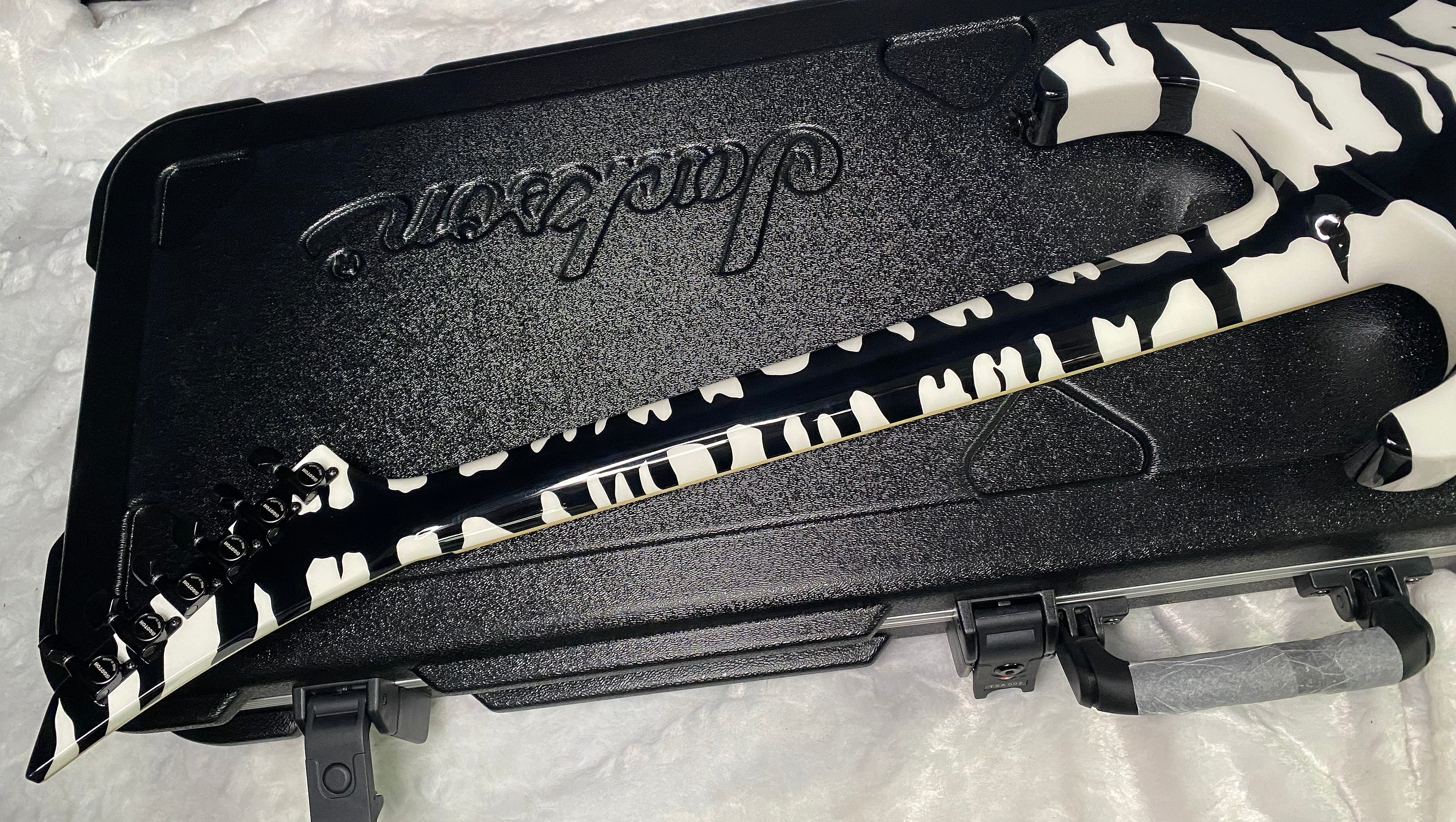 NEW ! Jackson Custom Shop SL2 Soloist Floyd Rose - Super RARE White Bengal Tiger Finish - Authorized Dealer - 7.9lbs - G07483