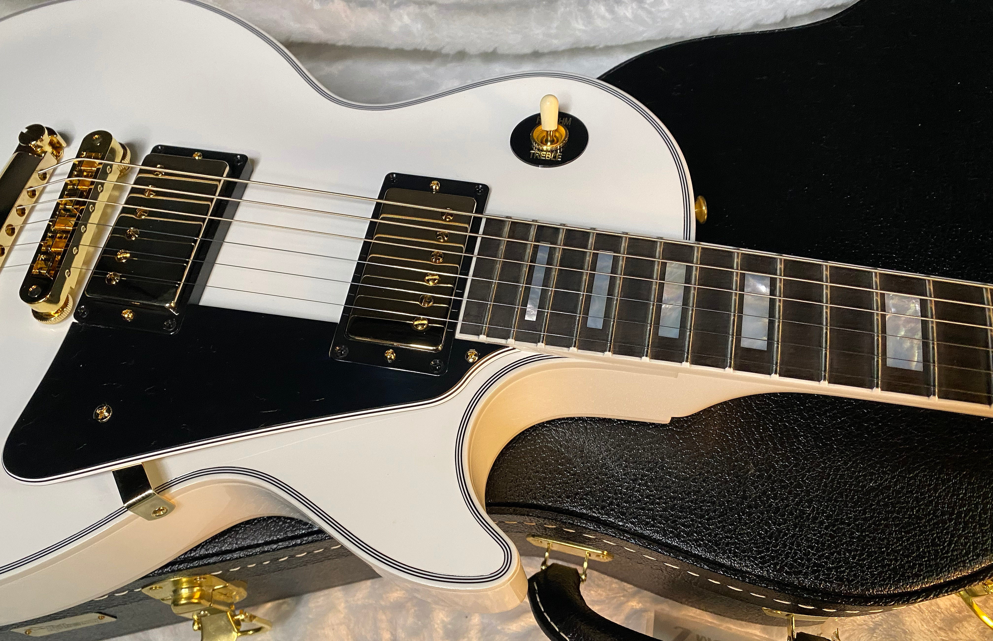 NEW! Gibson Les Paul Custom - Alpine White - Ebony Board - Authorized Dealer - In Stock! - 9.95 lbs - G05985