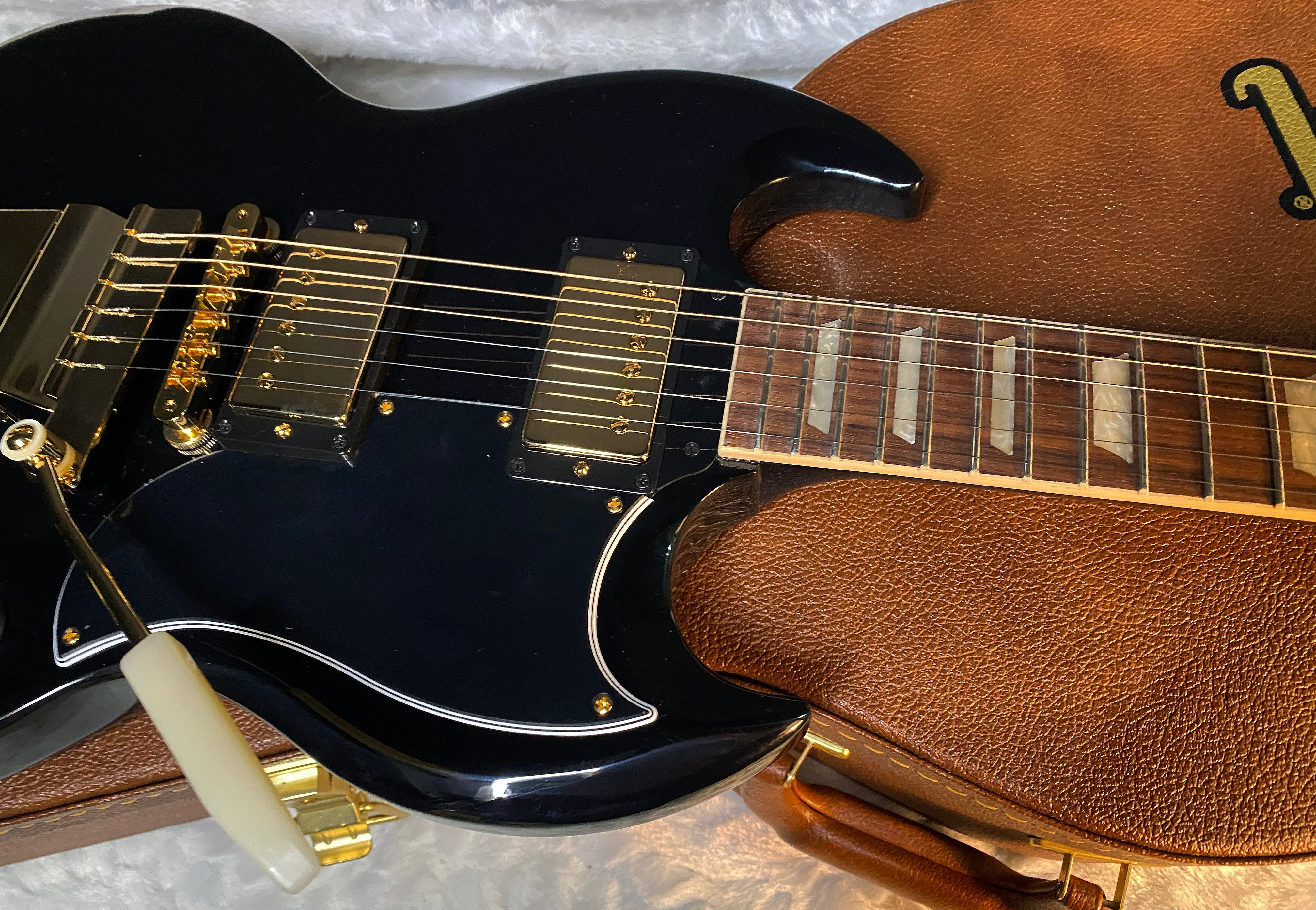 NEW ! Gibson LIMITED EDITION SG Standard '61 Maestro Vibrola - T-Type Pick-Ups - Gold Hardware - - Authorized Dealer - 7.25 lbs - G06027