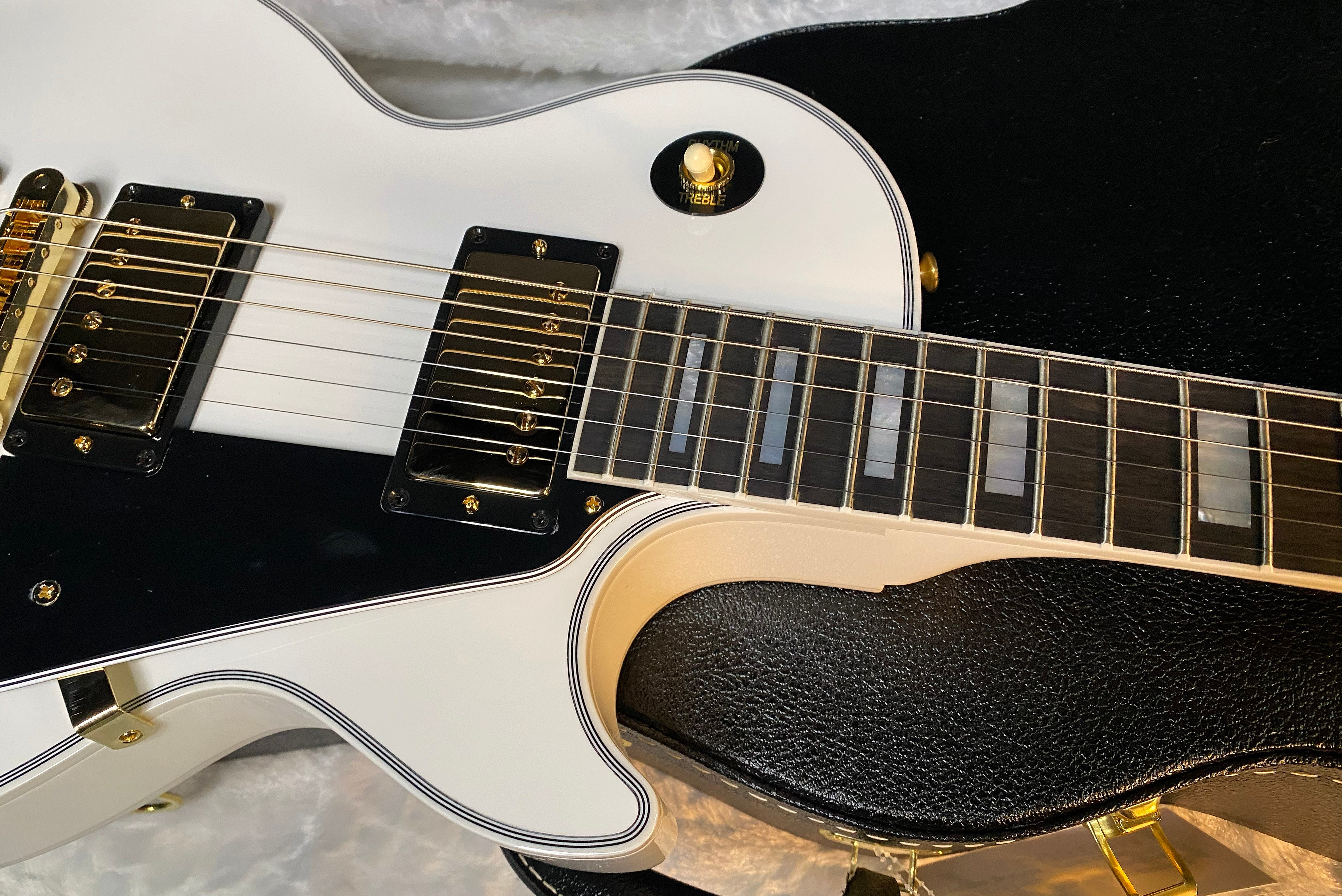 NEW! Gibson Les Paul Custom - Alpine White - Ebony Board - Authorized Dealer - In Stock! - 10.1 lbs - G05963