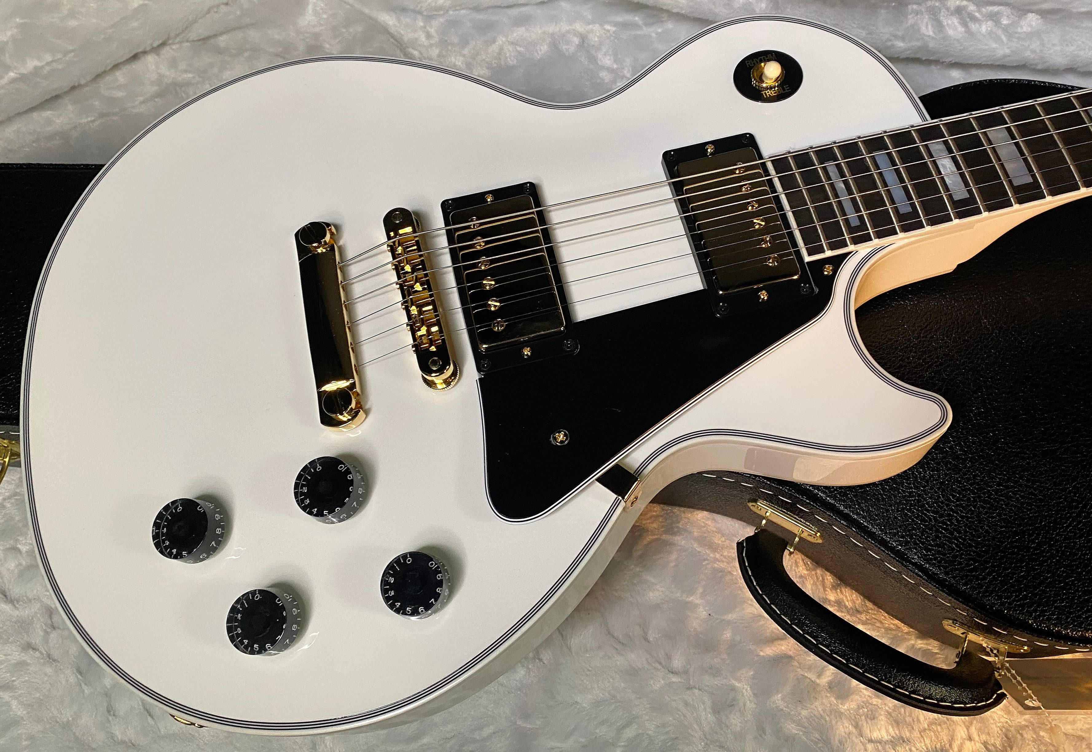 NEW! Gibson Les Paul Custom - Alpine White - Ebony Board - Authorized Dealer - In Stock! - 10.1 lbs - G05963
