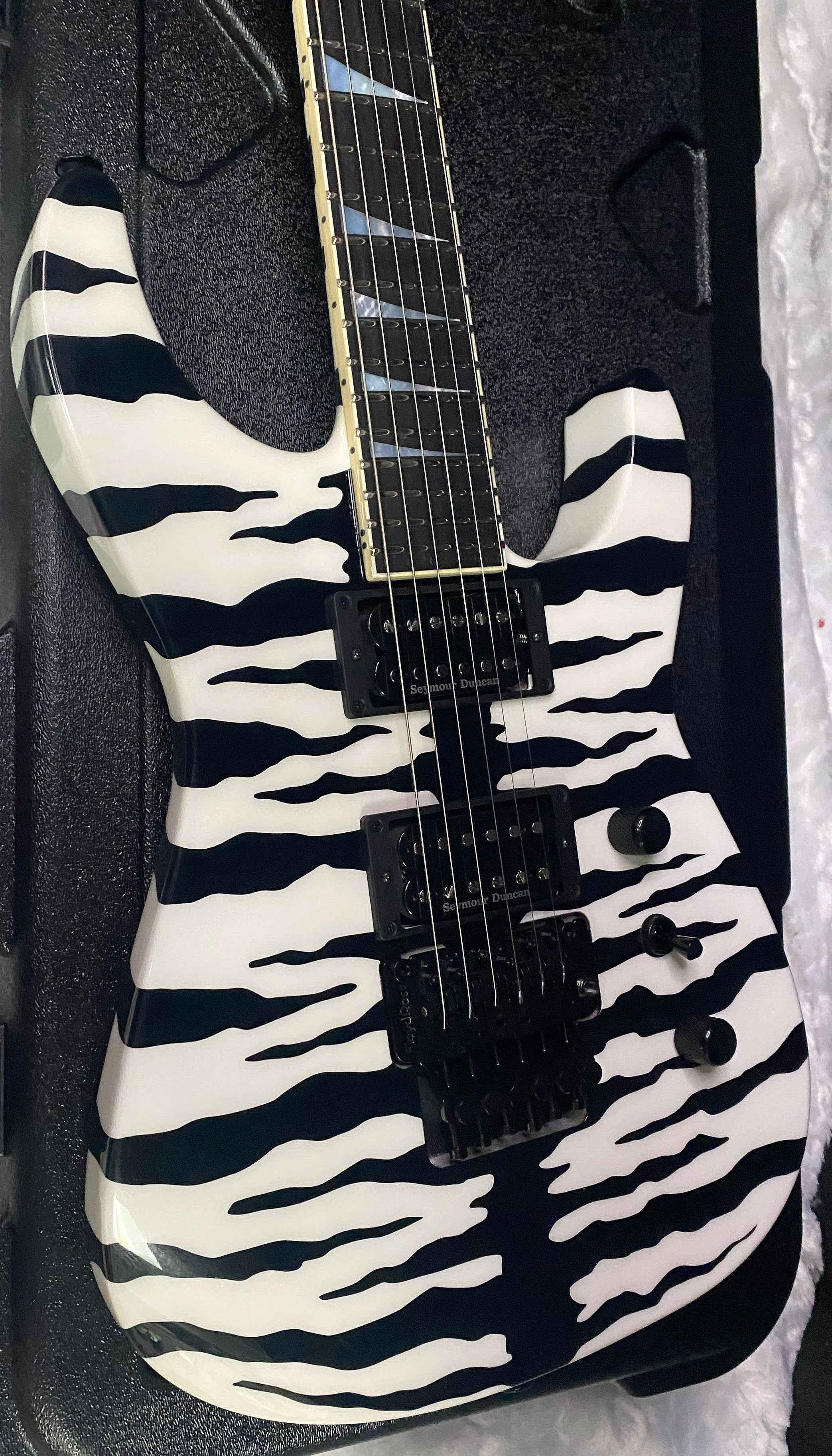 NEW ! Jackson Custom Shop SL2 Soloist Floyd Rose - Super RARE White Bengal Tiger Finish - Authorized Dealer - 8.2lbs - G07497