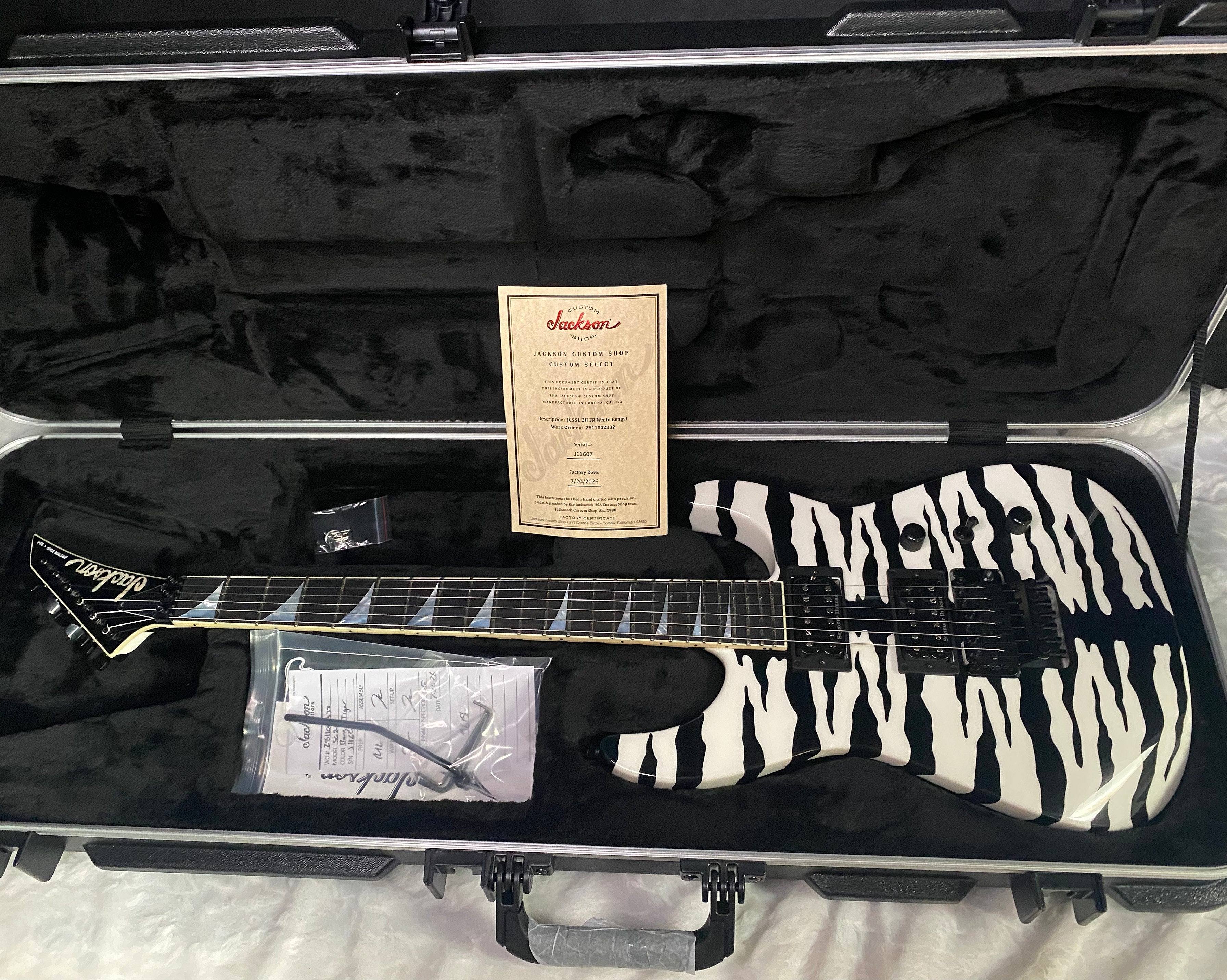 NEW ! Jackson Custom Shop SL2 Soloist Floyd Rose - Super RARE White Bengal Tiger Finish - Authorized Dealer - 8.2lbs - G07497