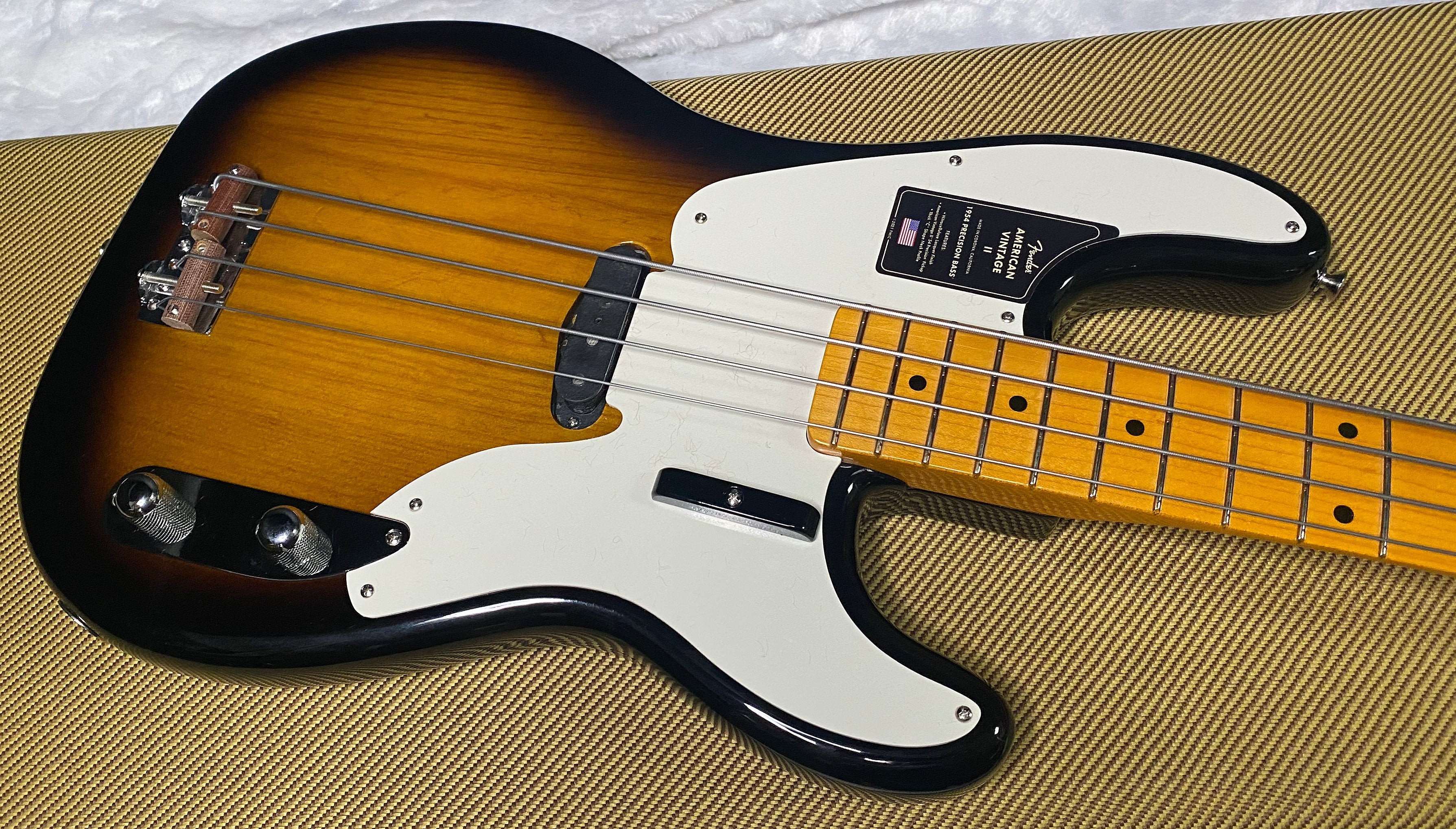 NEW ! Fender American Vintage II 1954 Precision Bass - Maple Fingerboard - 2-Color Sunburst - 9lbs - Authorized Dealer - G07496