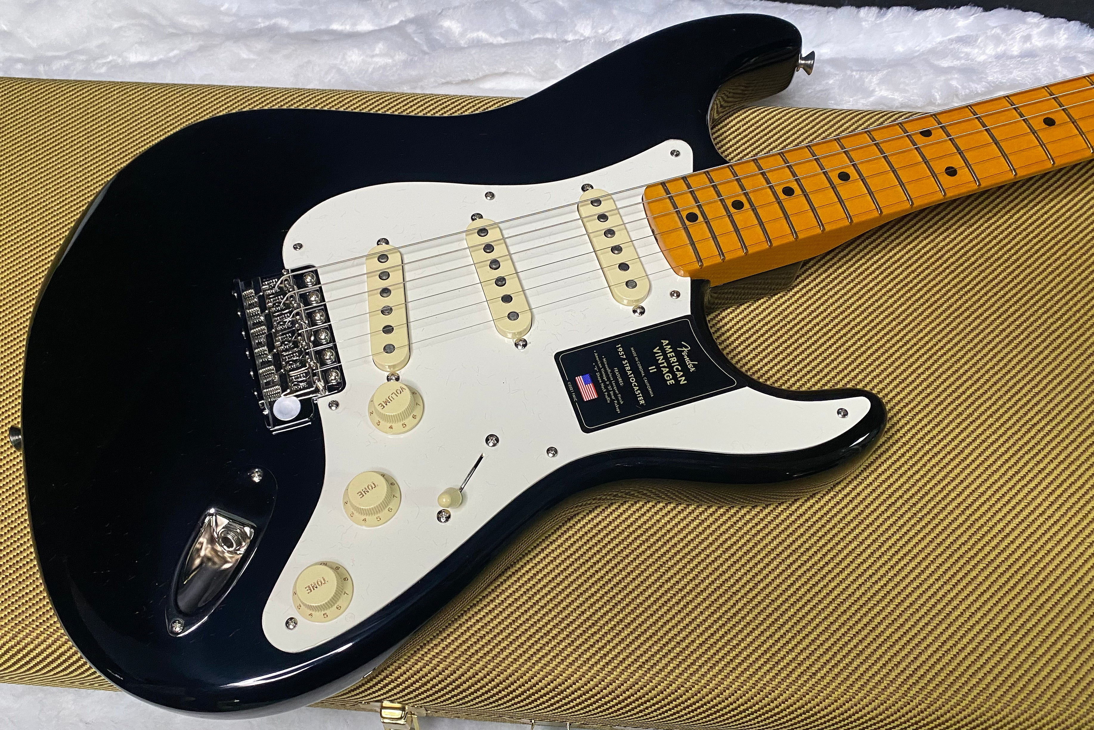 NEW ! Fender American Vintage II 1957 Stratocaster - Maple Fingerboard - Black - 7.5lbs - Authorized Dealer - G07485