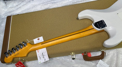 NEW ! Fender American Ultra Luxe Vintage '50s Stratocaster - White Blonde - Authorized Dealer - 7.9lbs - G07494