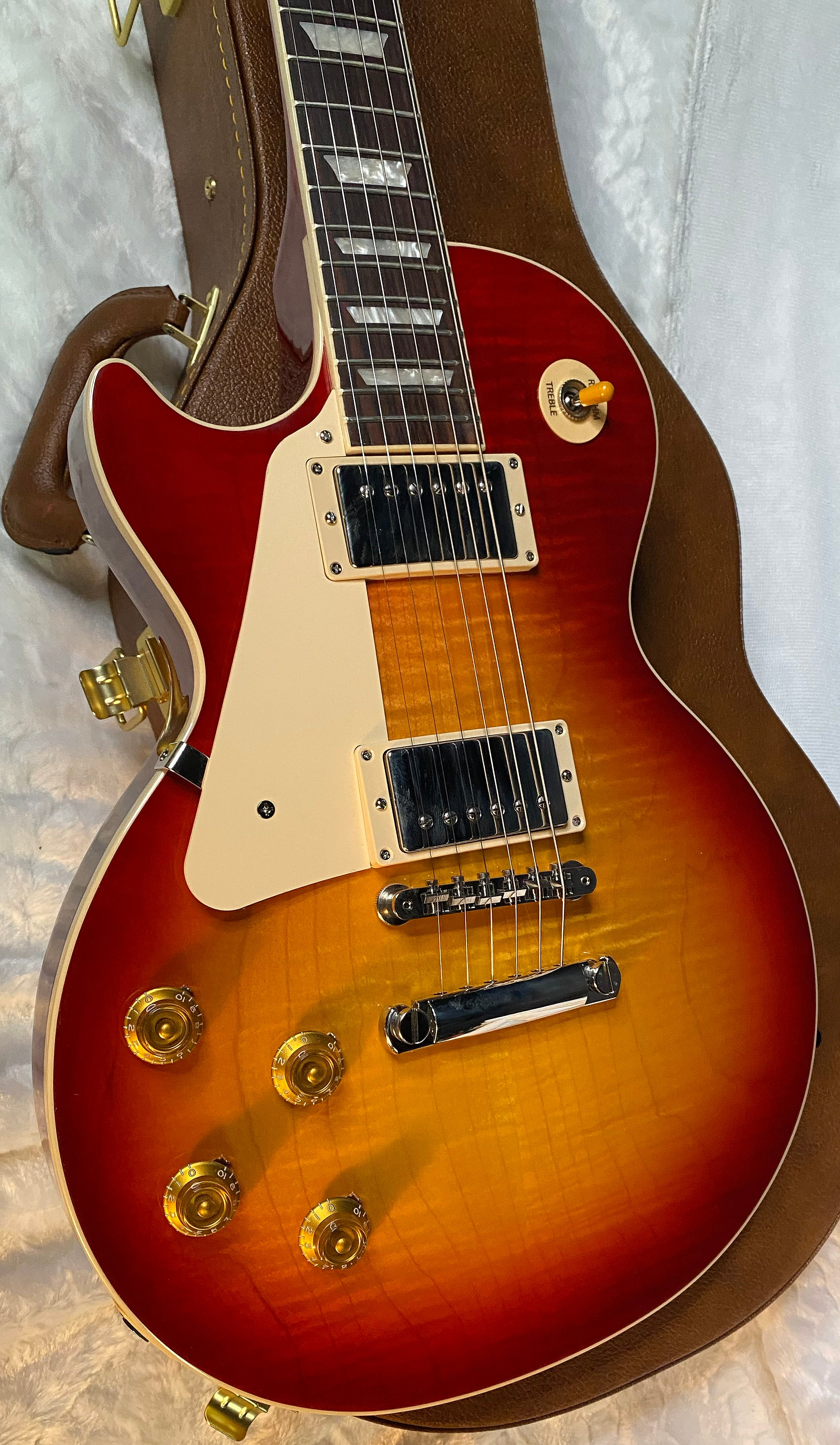 NEW ! Gibson Les Paul Standard '50s Left Handed - Sunburst - Beautiful Flame Top - Authorized Dealer - 8.7 lbs - G06084