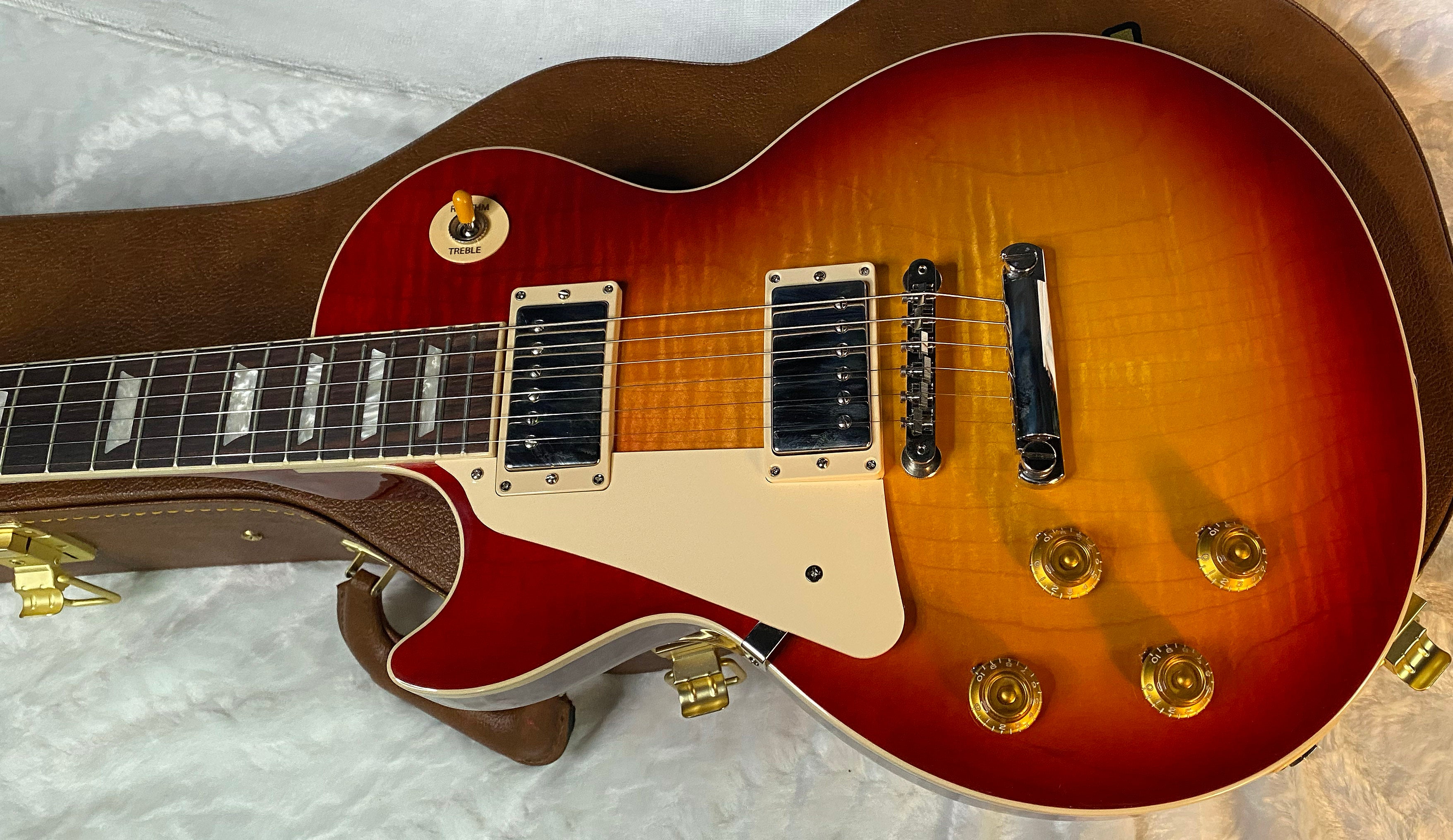 NEW ! Gibson Les Paul Standard '50s Left Handed - Sunburst - Beautiful Flame Top - Authorized Dealer - 8.7 lbs - G06084