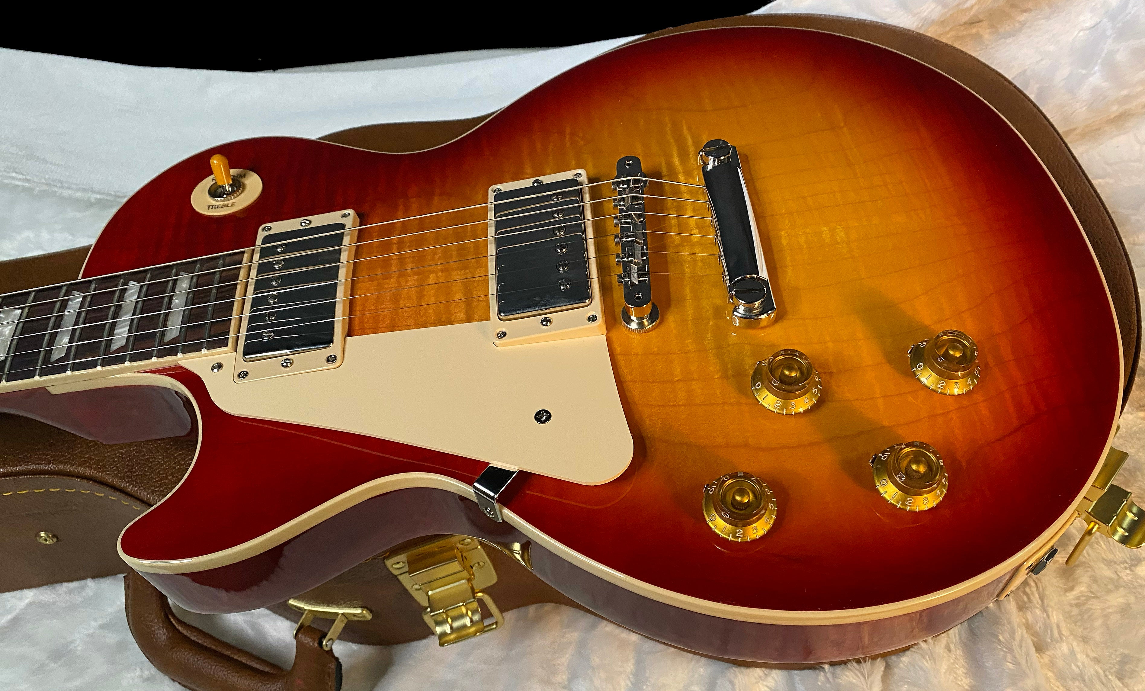 NEW ! Gibson Les Paul Standard '50s Left Handed - Sunburst - Beautiful Flame Top - Authorized Dealer - 8.7 lbs - G06084
