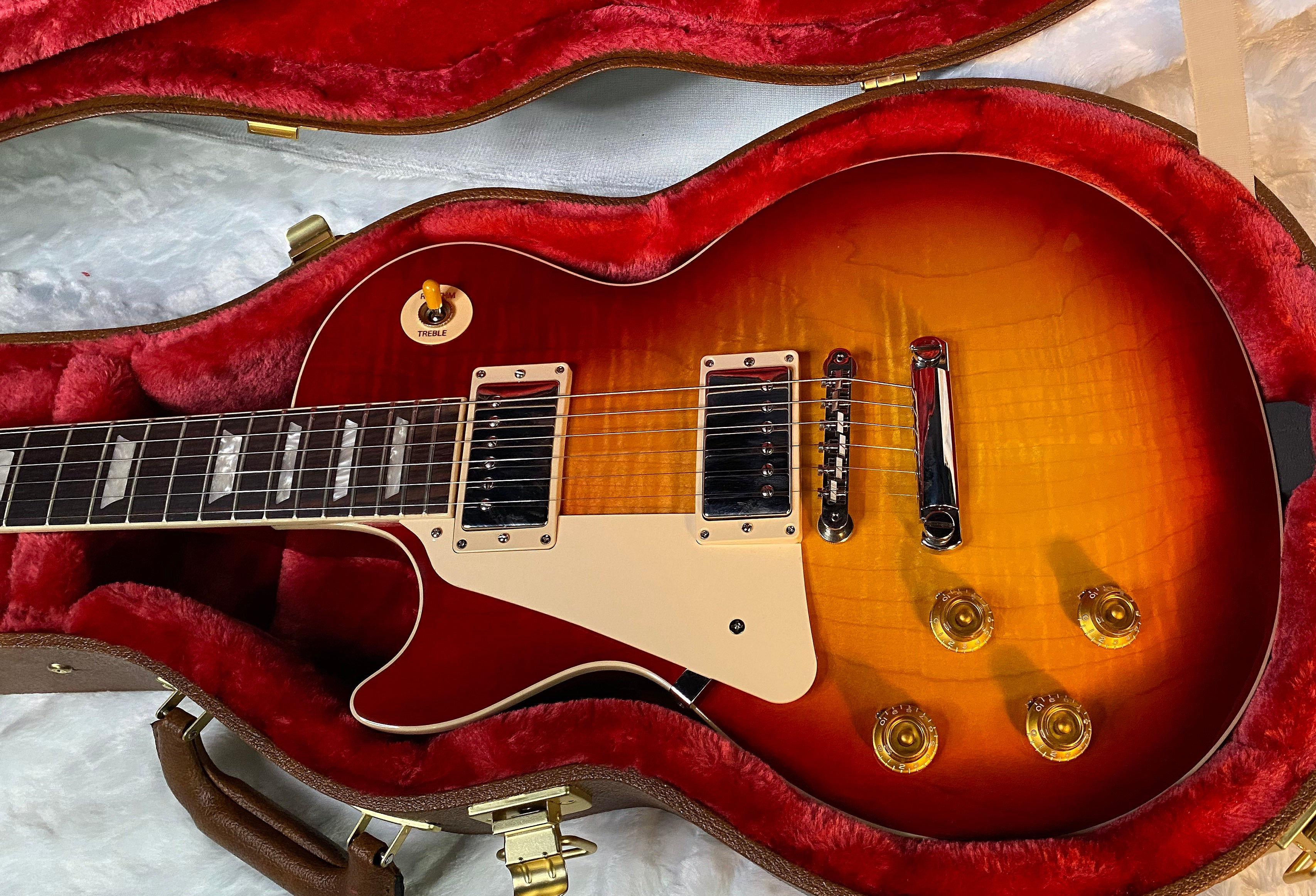 NEW ! Gibson Les Paul Standard '50s Left Handed - Sunburst - Beautiful Flame Top - Authorized Dealer - 8.7 lbs - G06084