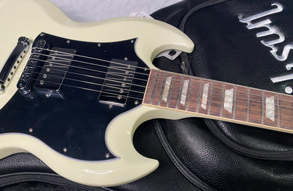 NEW ! Gibson SG Standard - Classic White Finish - Original Gibson Leather Gig Bag - Authorized Dealer - Only 6lbs - G06827