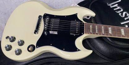 NEW ! Gibson SG Standard - Classic White Finish - Original Gibson Leather Gig Bag - Authorized Dealer - Only 6lbs - G06827
