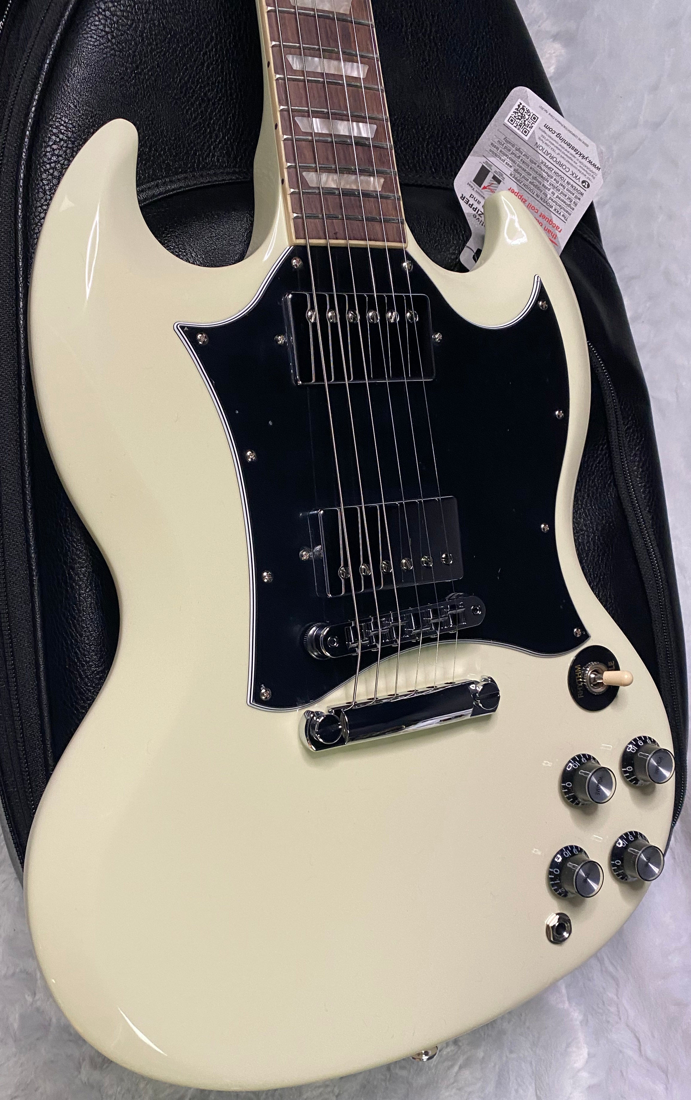 NEW ! Gibson SG Standard - Classic White Finish - Original Gibson Leather Gig Bag - Authorized Dealer - Only 6lbs - G06827