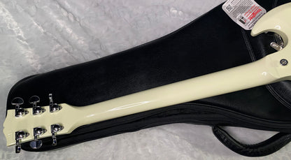 NEW ! Gibson SG Standard - Classic White Finish - Original Gibson Leather Gig Bag - Authorized Dealer - Only 6lbs - G06827