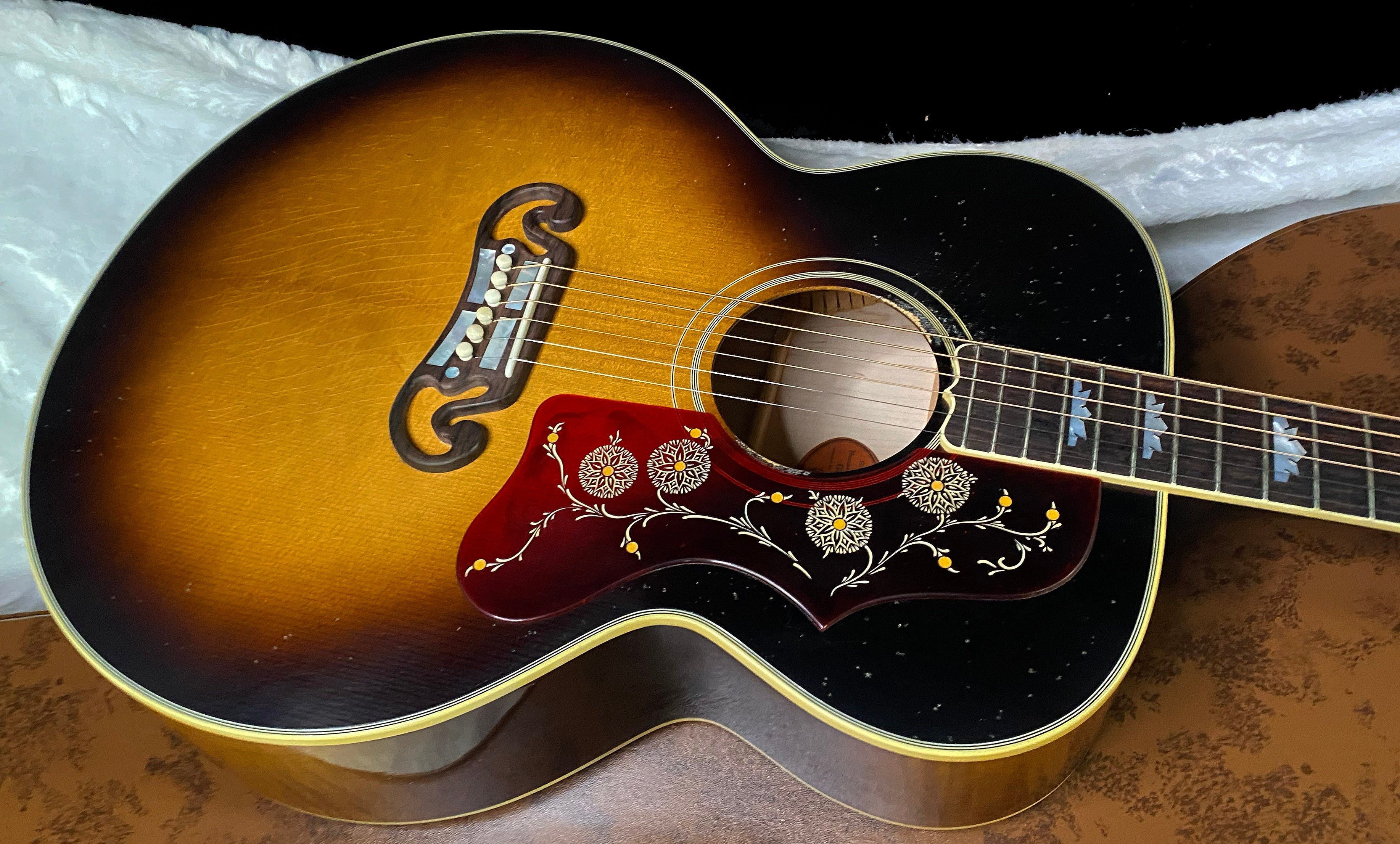 NEW! Gibson Acoustic 1957 SJ-200 Acoustic Guitar Murphy Lab Light Aged - Vintage Sunburst - Custom Shop - Authorized Dealer - 4.5 lbs G06824