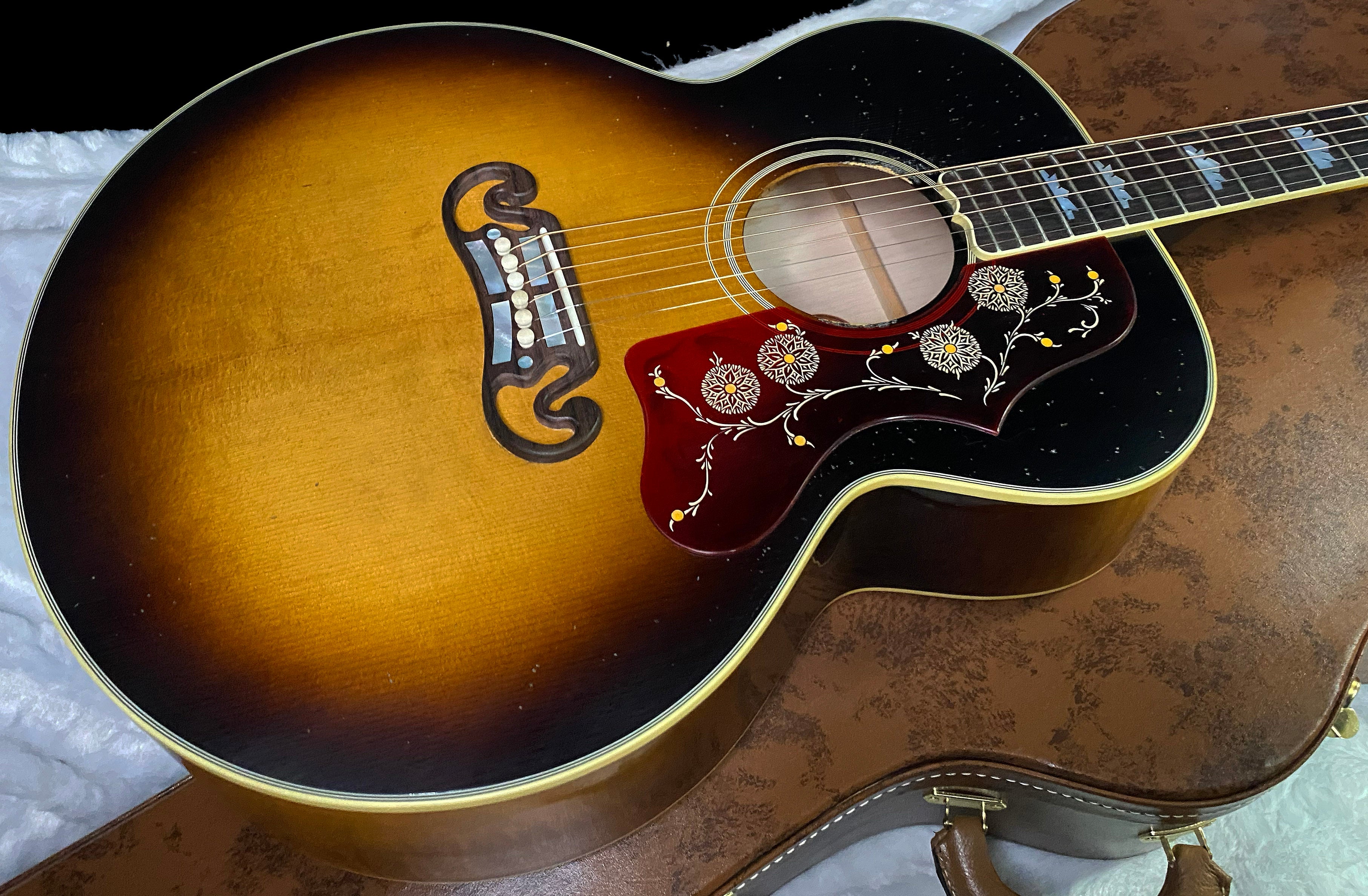 NEW! Gibson Acoustic 1957 SJ-200 Acoustic Guitar Murphy Lab Light Aged - Vintage Sunburst - Custom Shop - Authorized Dealer - 4.5 lbs G06824