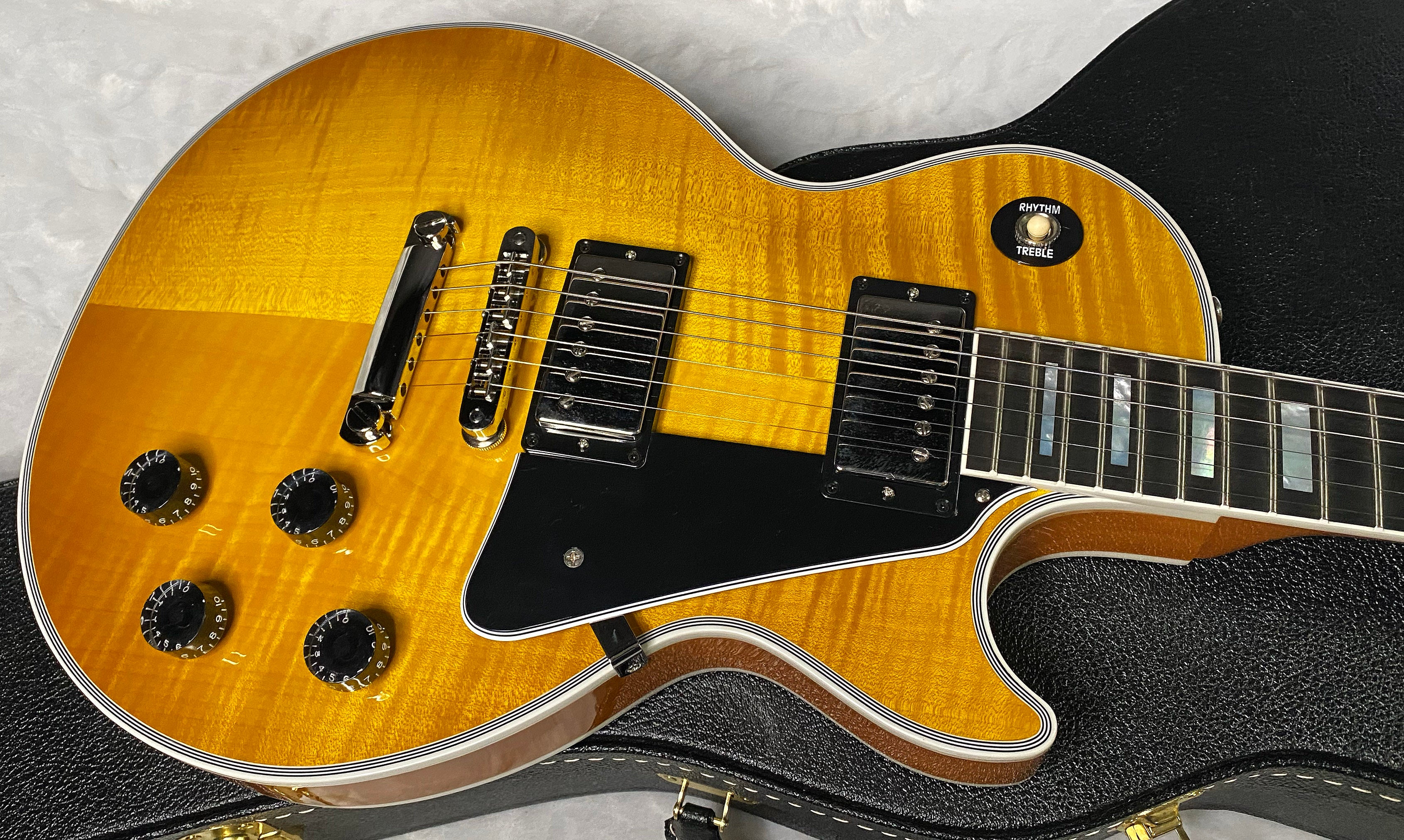 NEW! Gibson Dealer Select Custom Shop Les Paul Custom AAA Figured Flame Top - Lemon Burst / Natural Back - Authorized Dealer - 9lbs - G06814