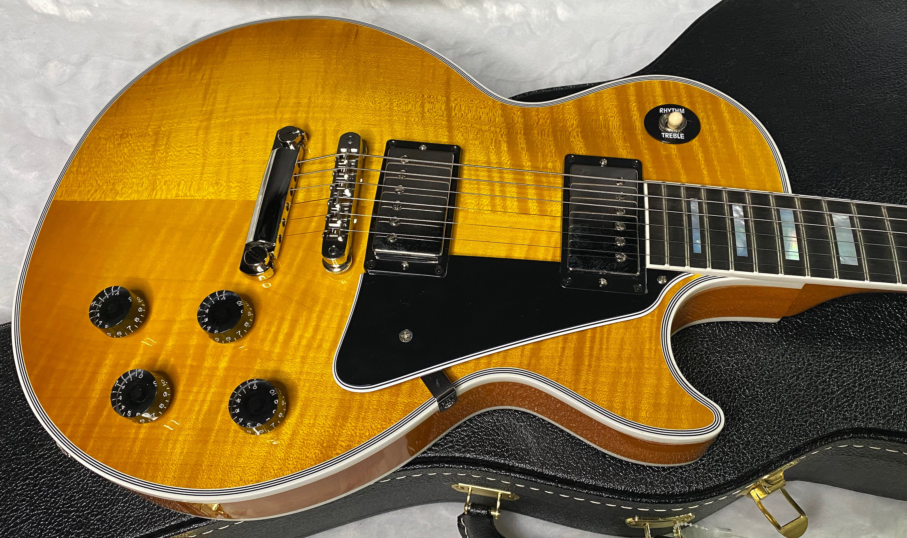 NEW! Gibson Dealer Select Custom Shop Les Paul Custom AAA Figured Flame Top - Lemon Burst / Natural Back - Authorized Dealer - 9lbs - G06814