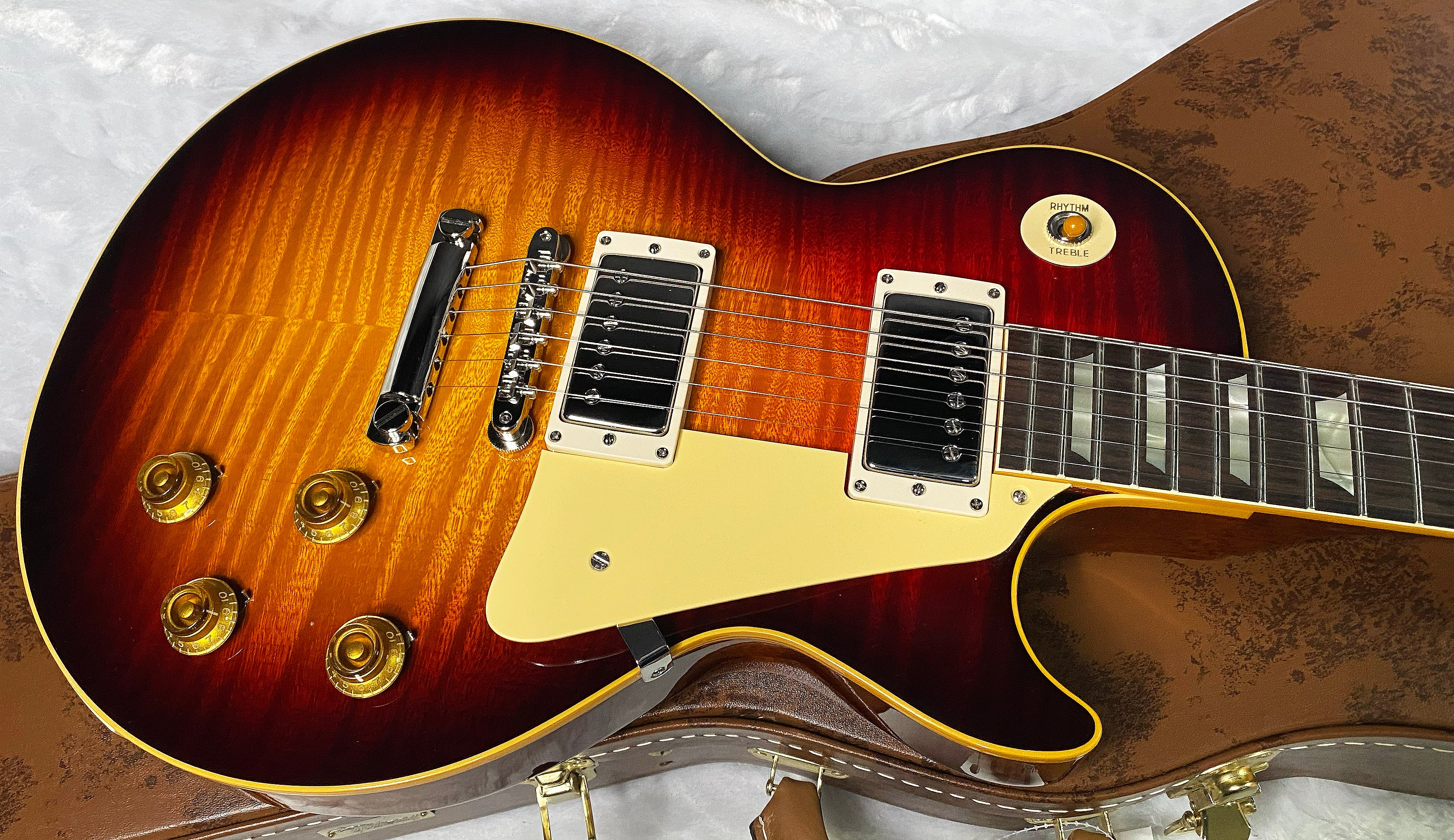 NEW ! Gibson Custom Shop 1959 Les Paul - Tri Burst Gloss Finish - Authorized Dealer - Hand Picked Curly Maple Flame Top - MONSTER TOP - 8.4 lbs - G06820