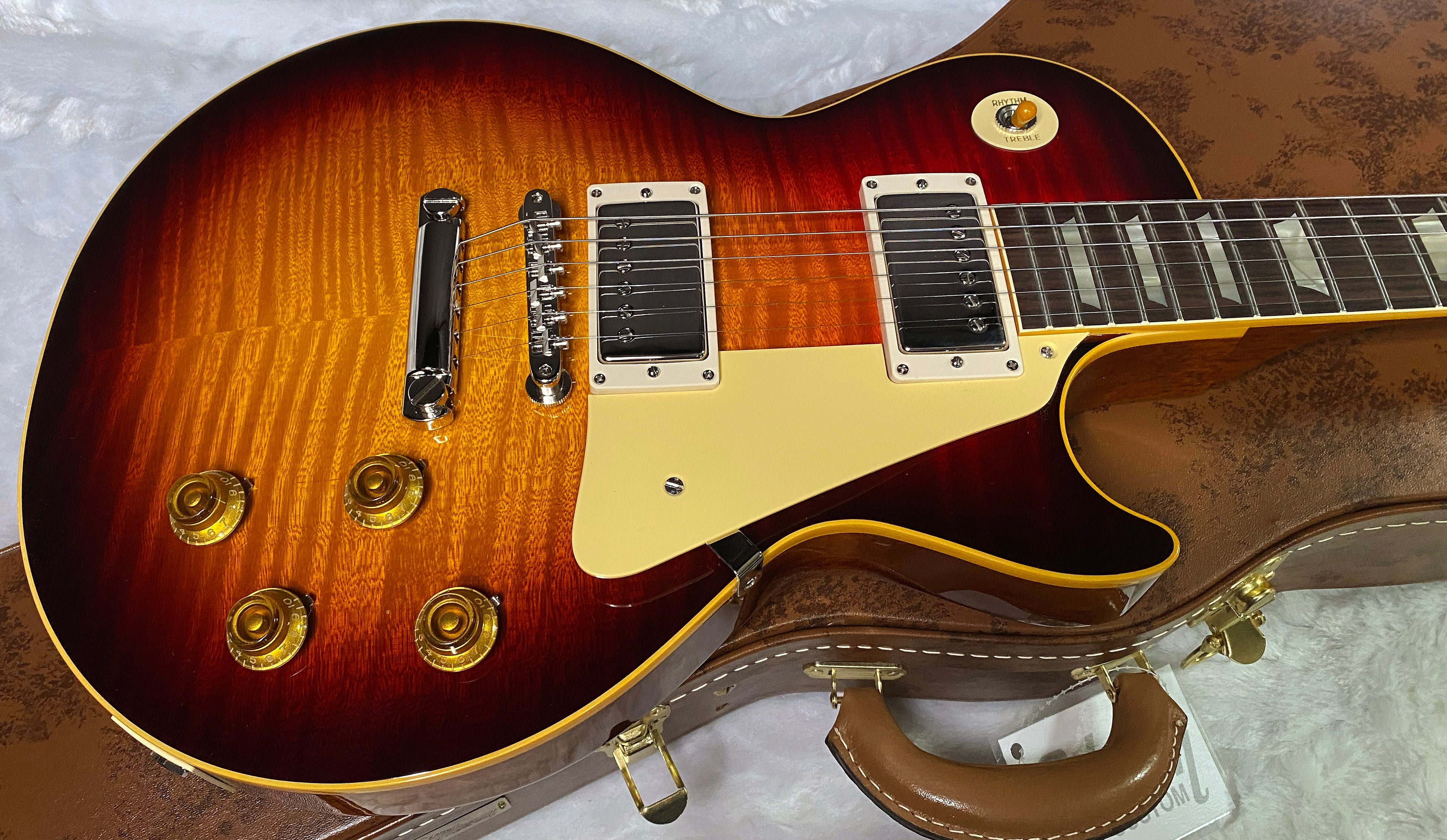 NEW ! Gibson Custom Shop 1959 Les Paul - Tri Burst Gloss Finish - Authorized Dealer - Hand Picked Curly Maple Flame Top - MONSTER TOP - 8.4 lbs - G06820