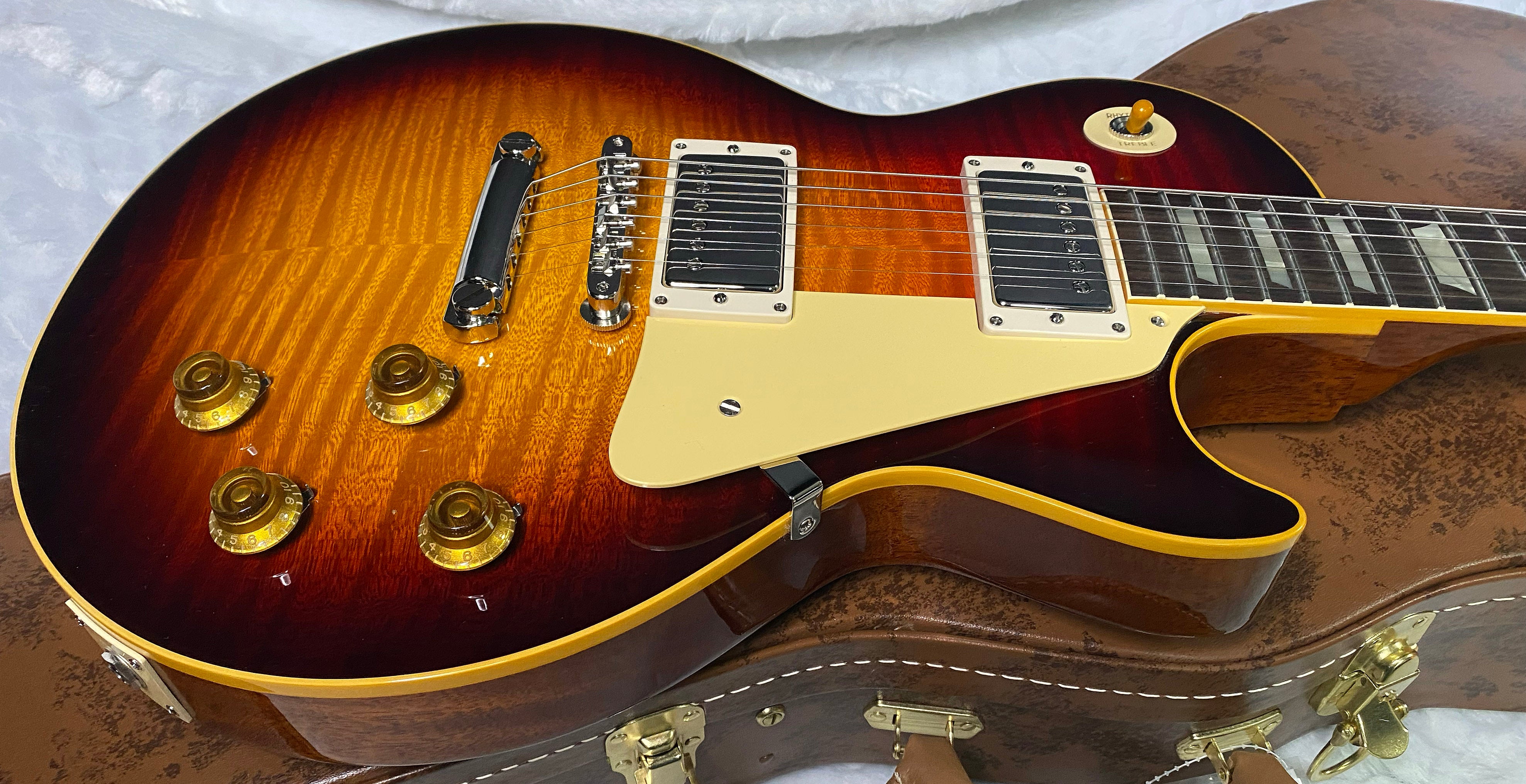 NEW ! Gibson Custom Shop 1959 Les Paul - Tri Burst Gloss Finish - Authorized Dealer - Hand Picked Curly Maple Flame Top - MONSTER TOP - 8.4 lbs - G06820