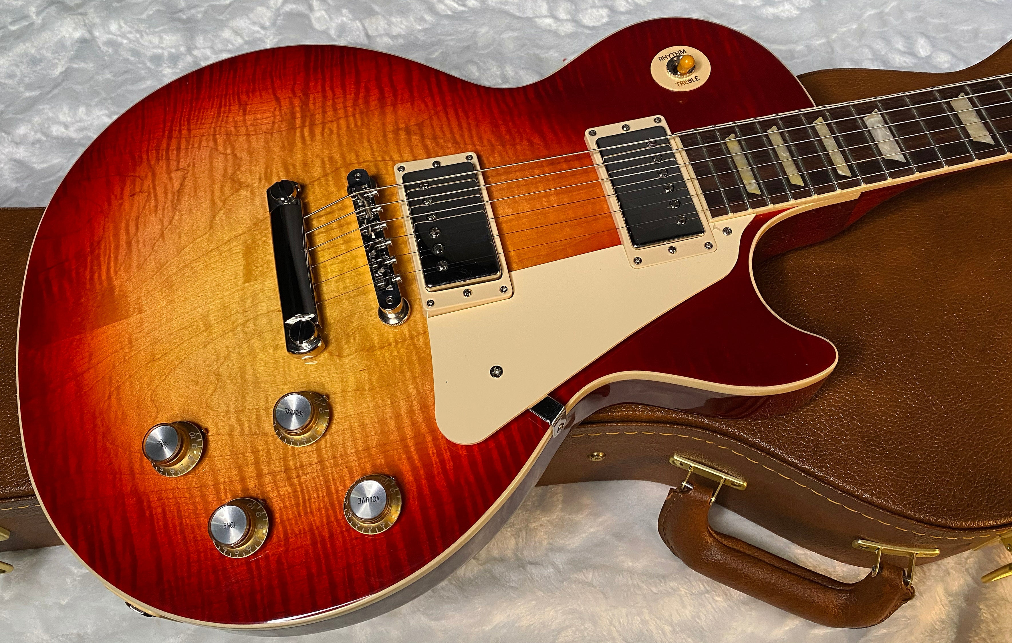 NEW! Gibson Les Paul 60&#39;s Standard - Dark Cherry Sunburst - Limited Edition - Authorized Dealer - AAA Flame Maple Top - 9.45 lbs - G06137