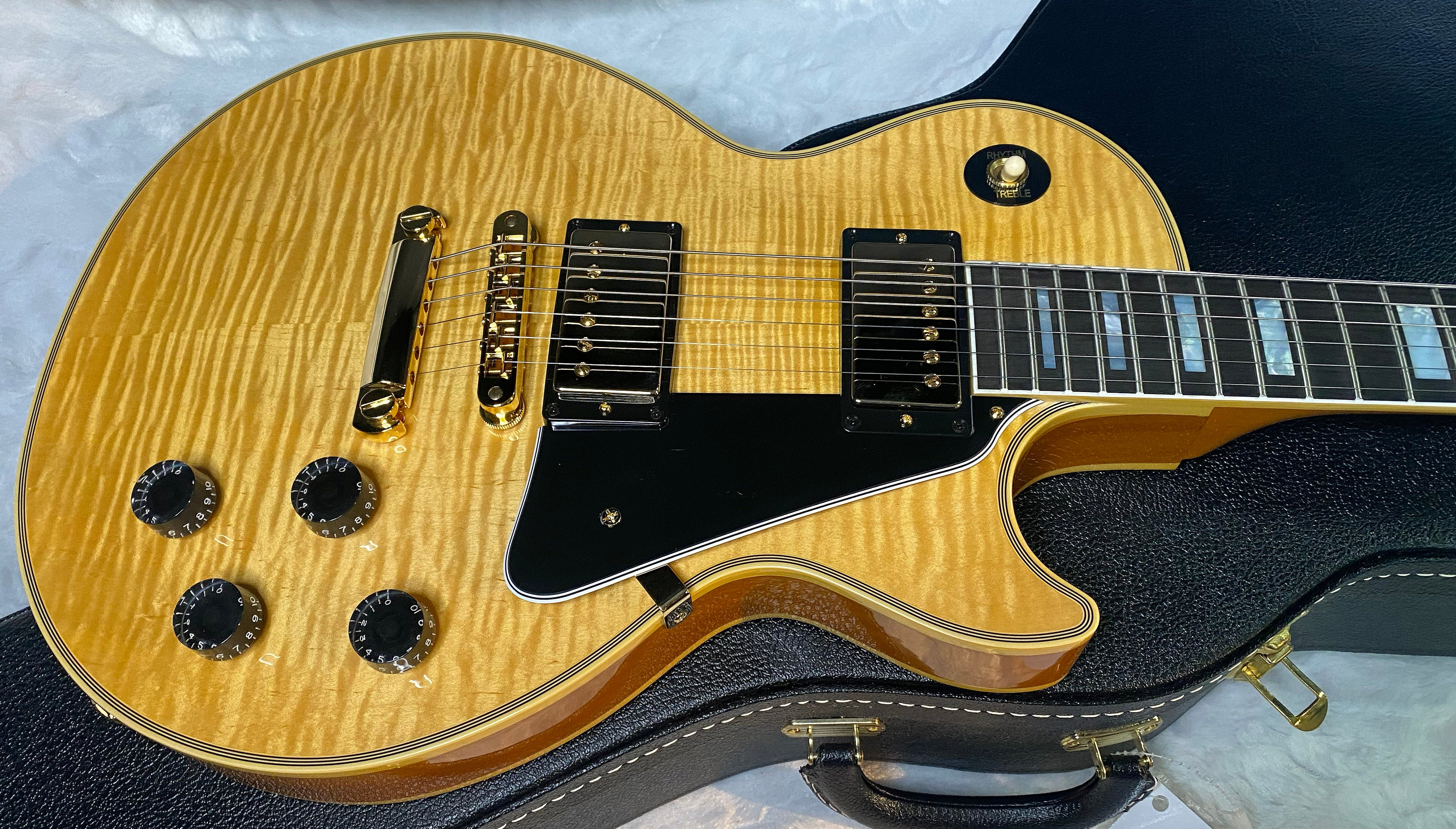 NEW! Gibson Dealer Select Custom Shop Les Paul Custom - Wild AAA Figured Flame Top - Antique Natural - Authorized Dealer - 8.6 lbs - G06813