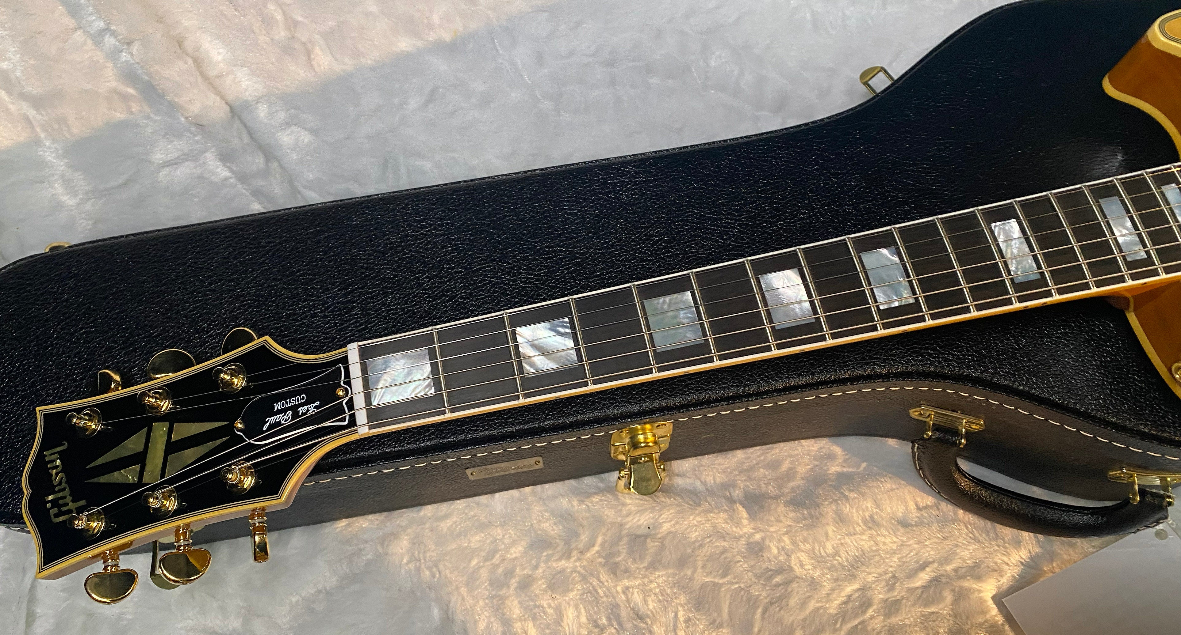 NEW! Gibson Dealer Select Custom Shop Les Paul Custom - Wild AAA Figured Flame Top - Antique Natural - Authorized Dealer - 8.6 lbs - G06813