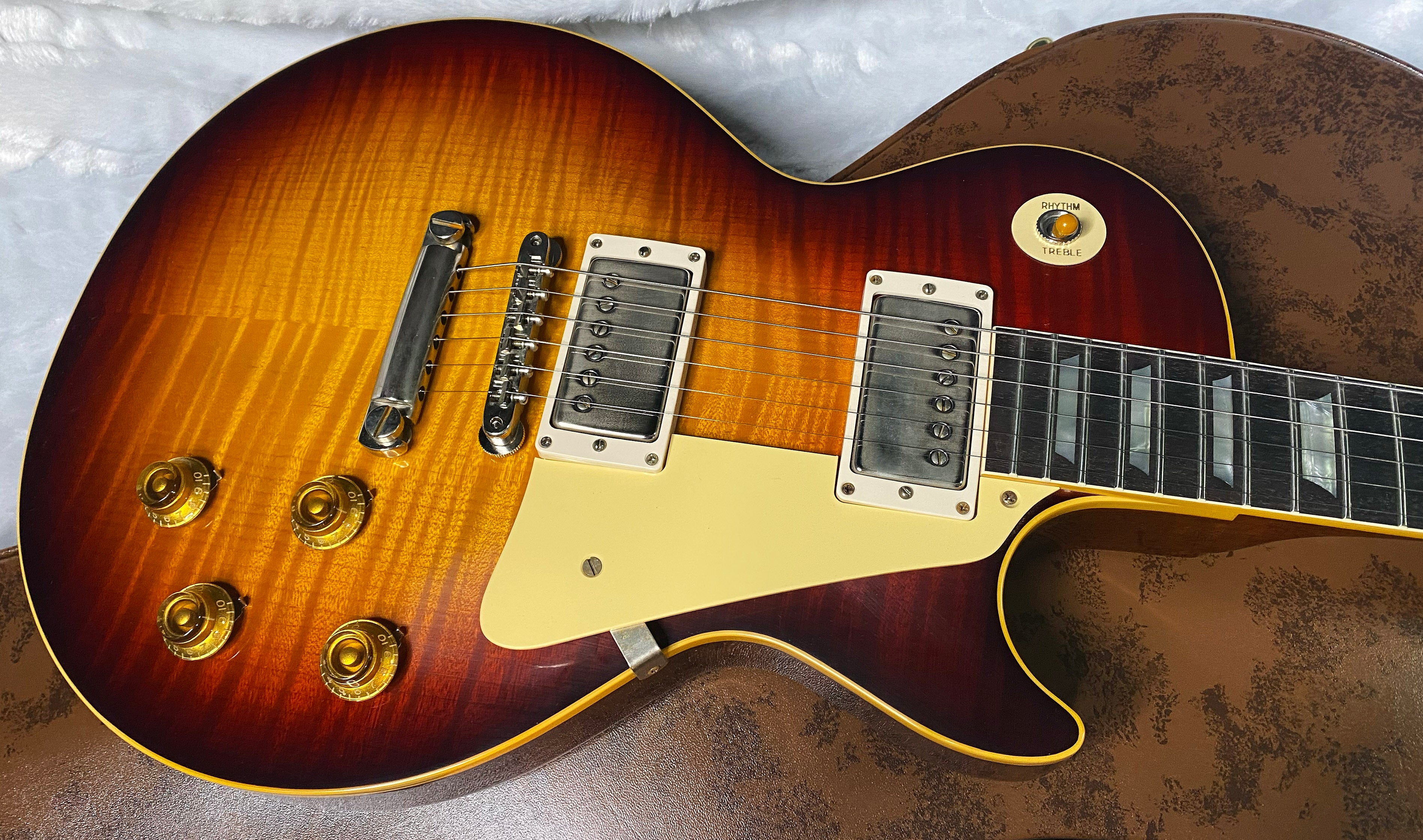 NEW ! Gibson Custom Shop 1959 Les Paul - Tri Burst VOS Finish - Authorized Dealer - Hand Picked Curly Maple Flame Top - MONSTER TOP - 8.2 lbs - G06801