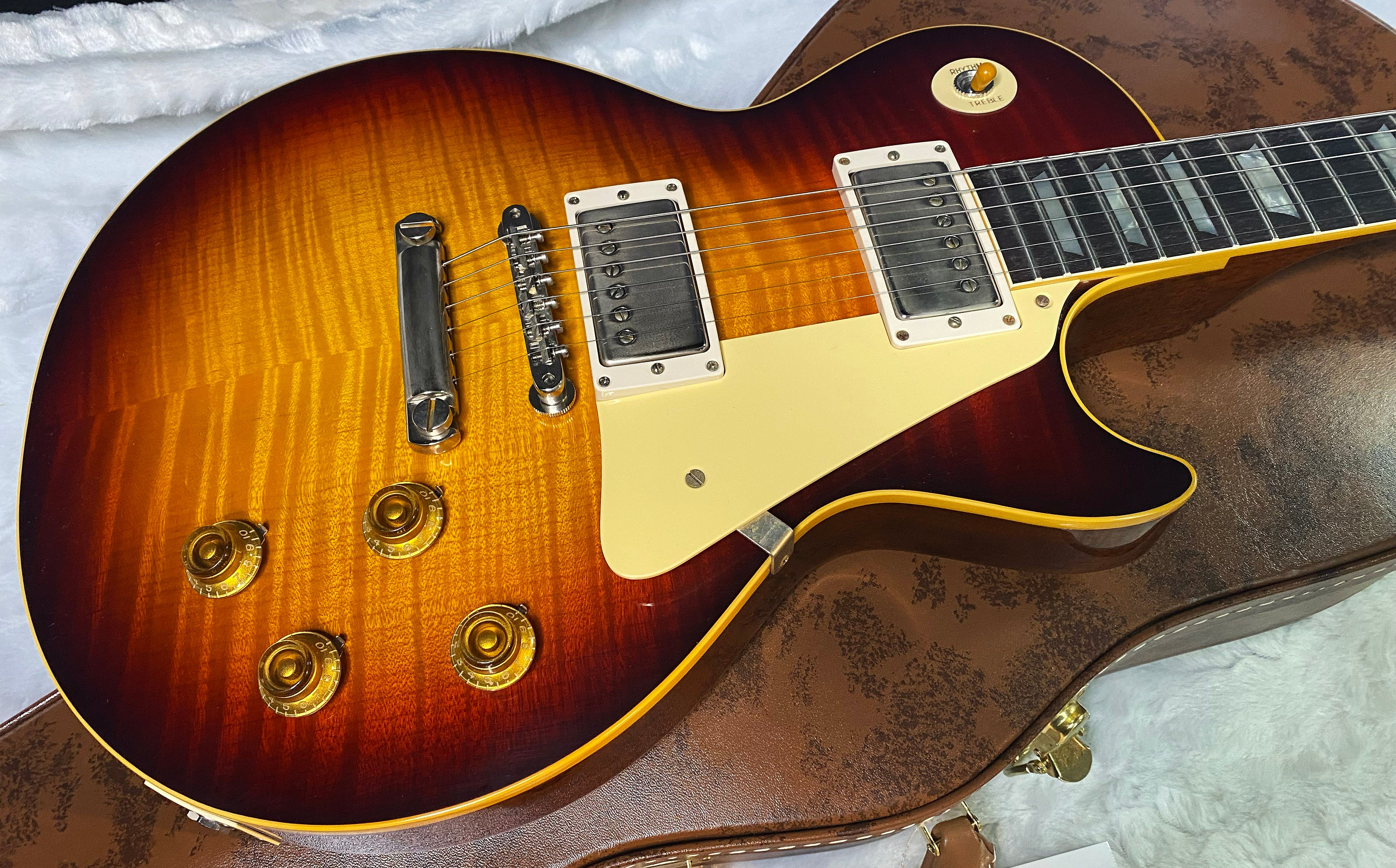NEW ! Gibson Custom Shop 1959 Les Paul - Tri Burst VOS Finish - Authorized Dealer - Hand Picked Curly Maple Flame Top - MONSTER TOP - 8.2 lbs - G06801