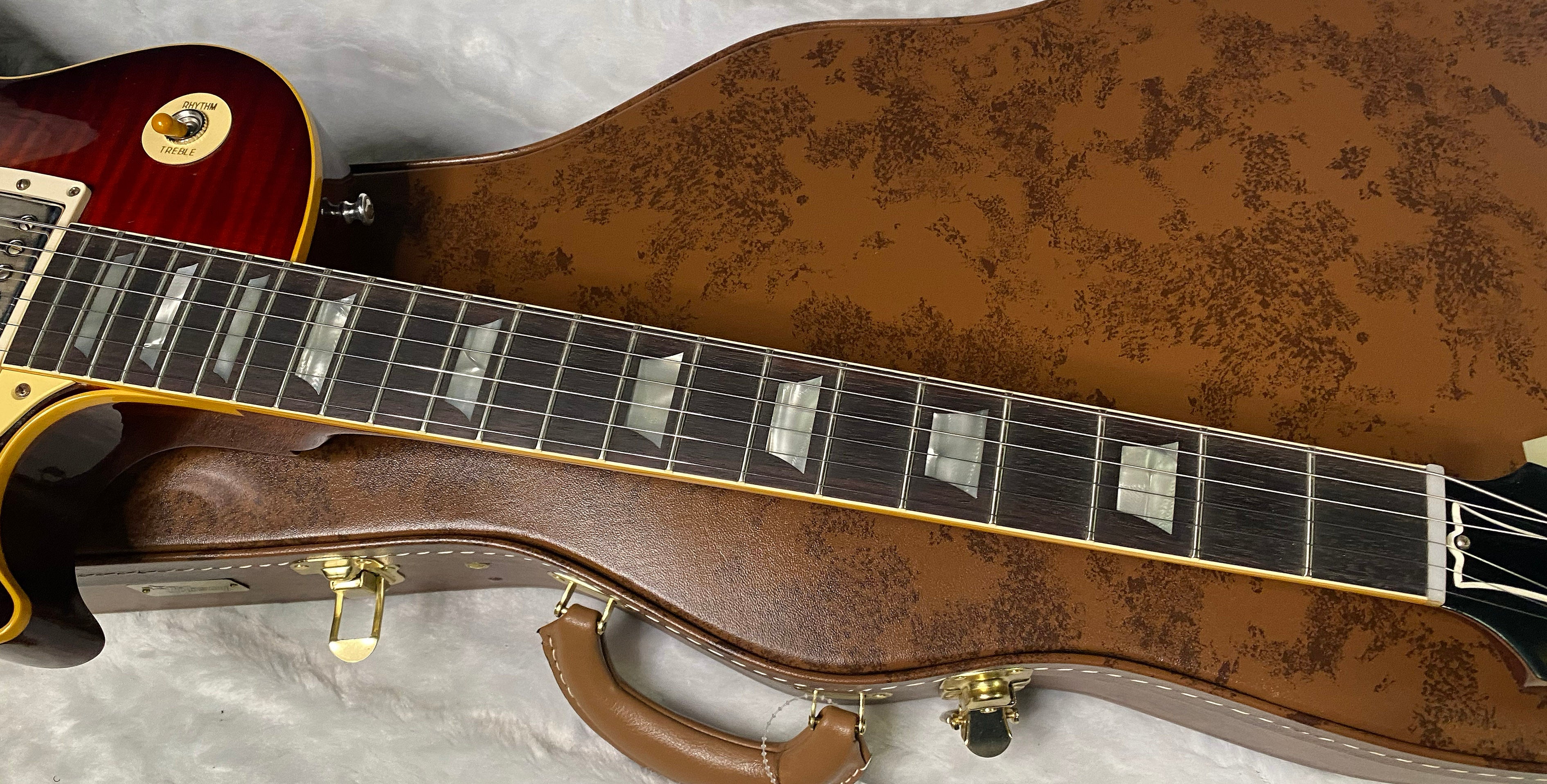 NEW ! Gibson Custom Shop 1959 Les Paul - Tri Burst VOS Finish - Authorized Dealer - Hand Picked Curly Maple Flame Top - MONSTER TOP - 8.2 lbs - G06801